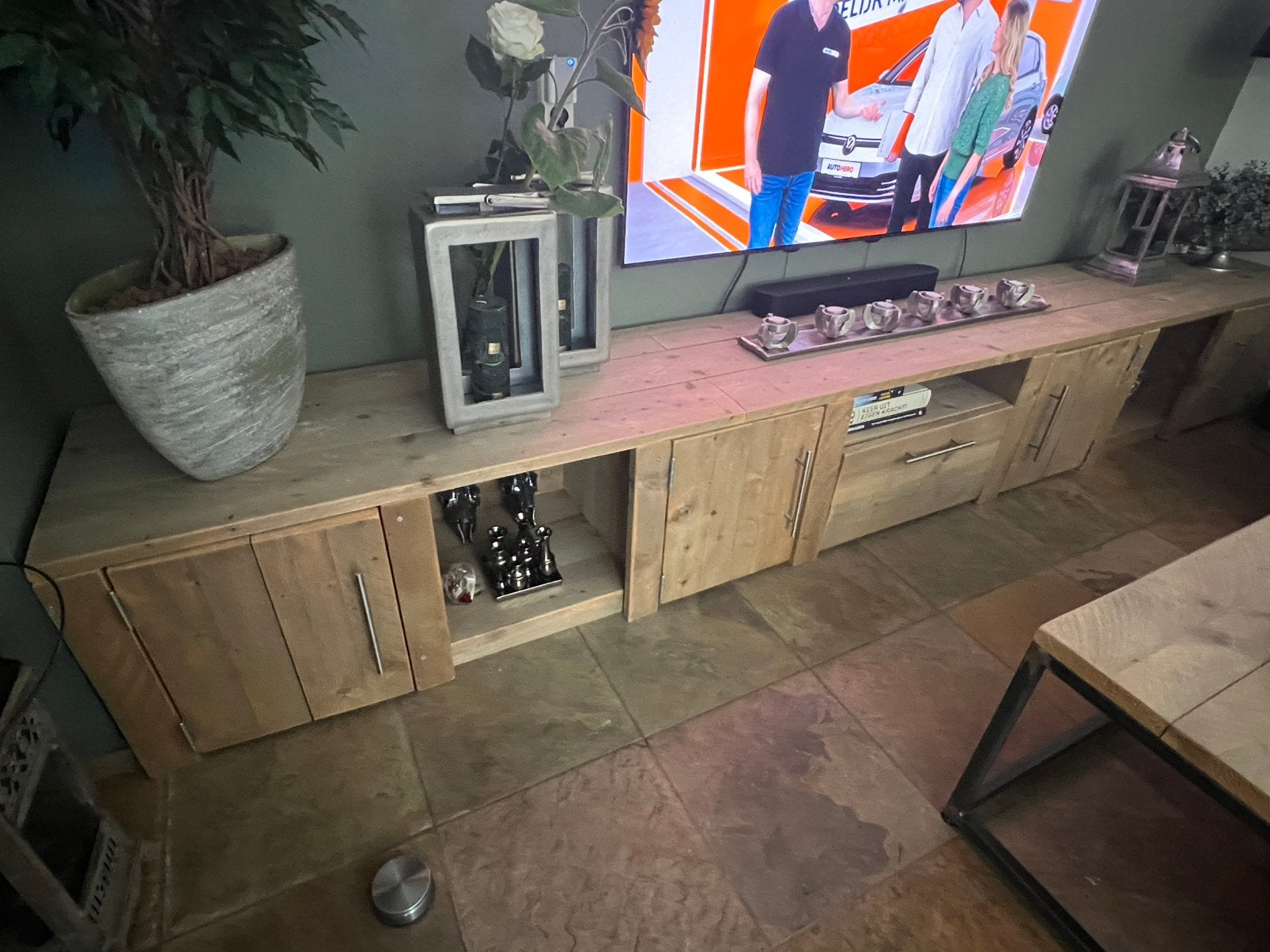 Tv meubel van steigerhout van het merk Jorg, Ophalen