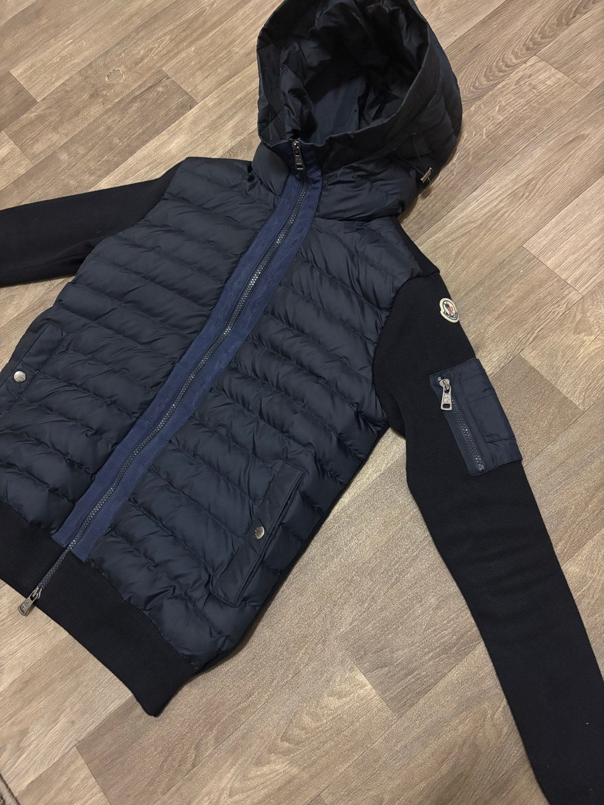 Moncler cardigan jacket maat M(valt wat kleiner), Ophalen, Zo goed als nieuw, Maat 48/50 (M), Blauw