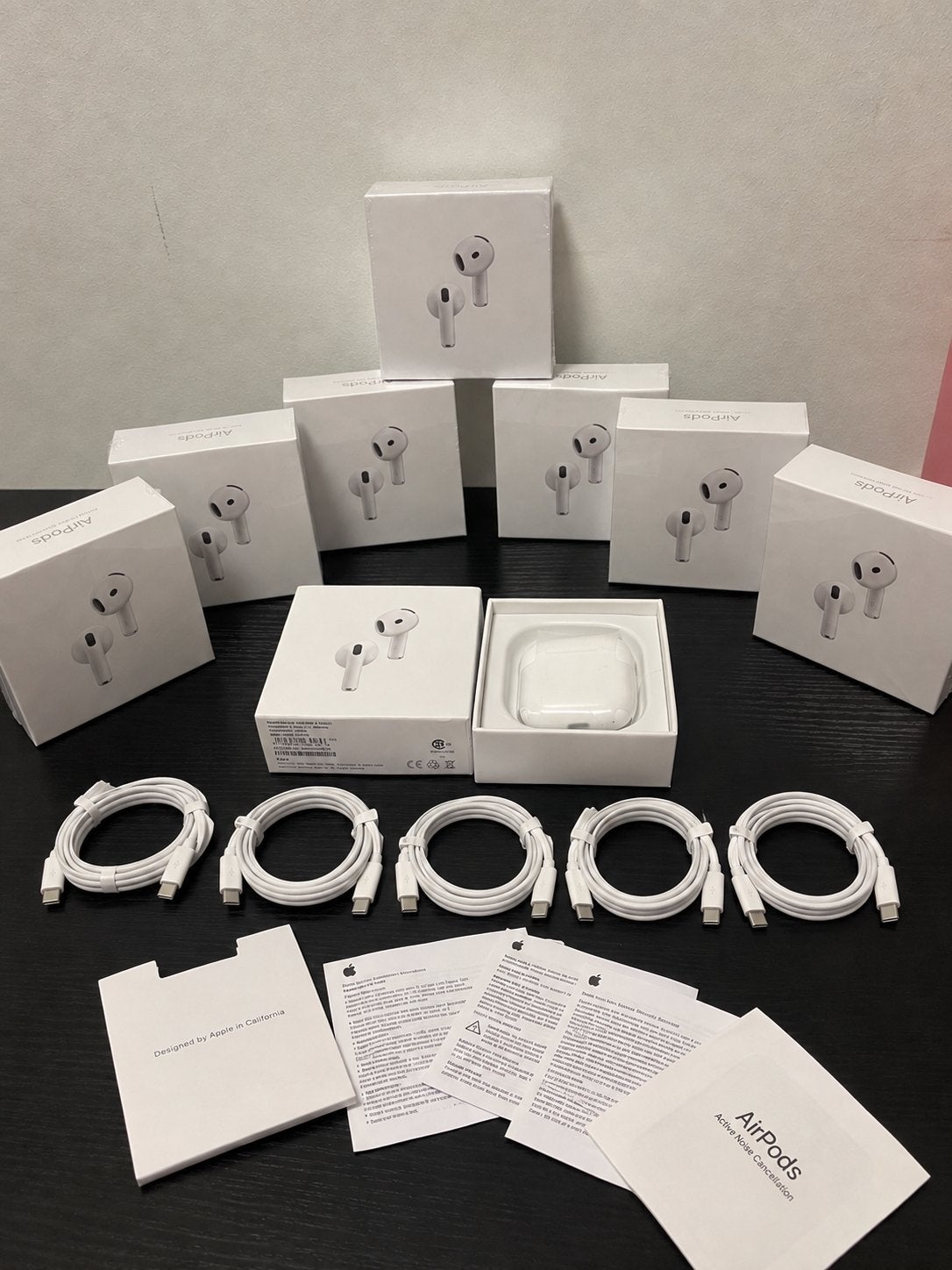 Airpods 4 + GRATIS USB C, Telecommunicatie, Bluetooth, Nieuw, Ophalen of Verzenden, In oorschelp (earbud)