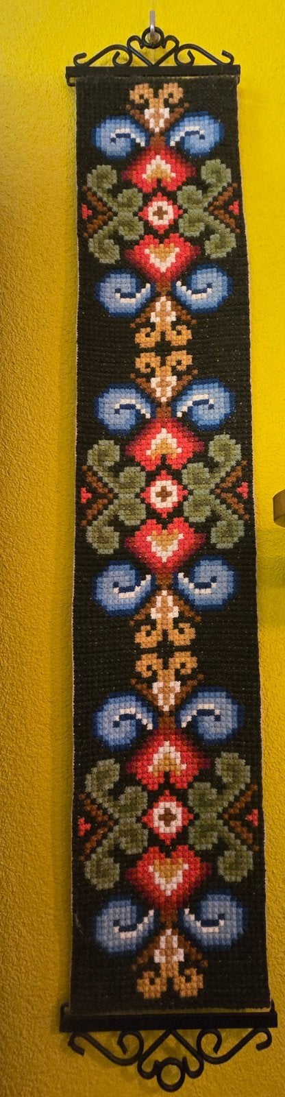 Vintage geborduurd wandkleed met bloemmotief, Gebruikt, Ophalen of Verzenden, Handgemaakt, Meerkleurig