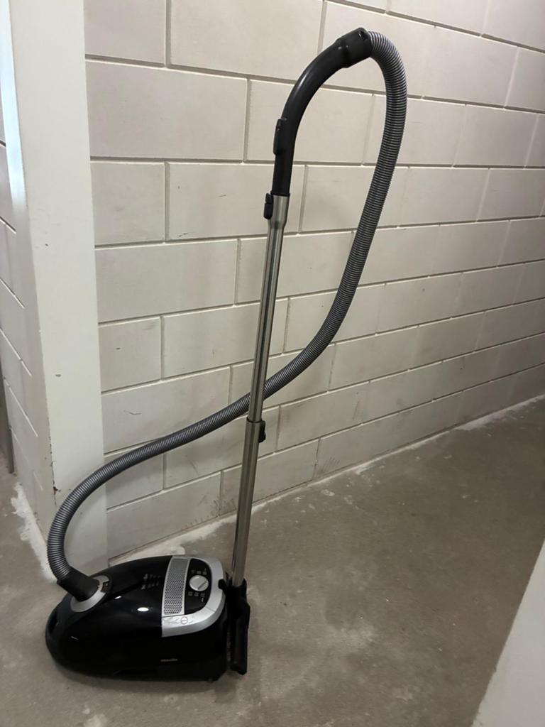 Miele SFAC1 1400 W stofzuiger, Witgoed en Apparatuur, Stofzuigers, Zo goed als nieuw, Miele, Sledestofzuiger, 1200 tot 1600 watt