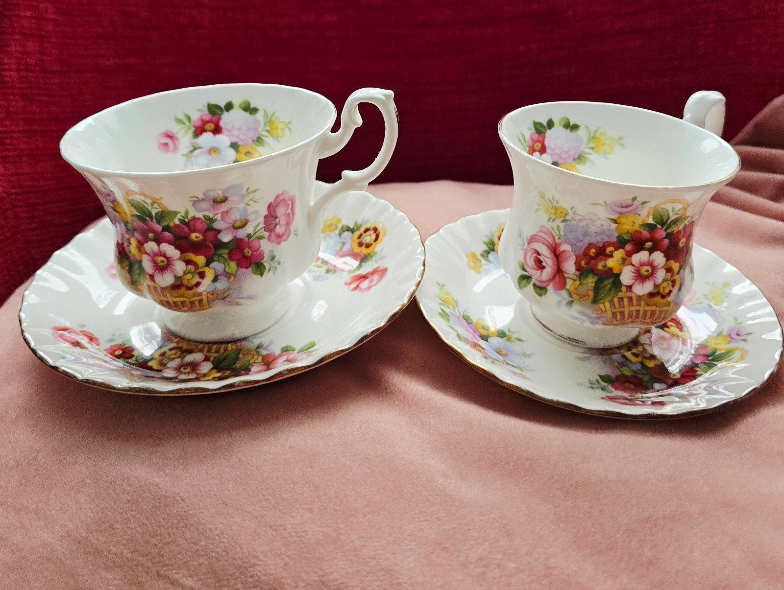 Vintage Royal Albert "Fairford" Kop en Schotel Set (2 Maten), Ophalen of Verzenden, Zo goed als nieuw, Overige stijlen, Kop(pen) en/of Schotel(s)
