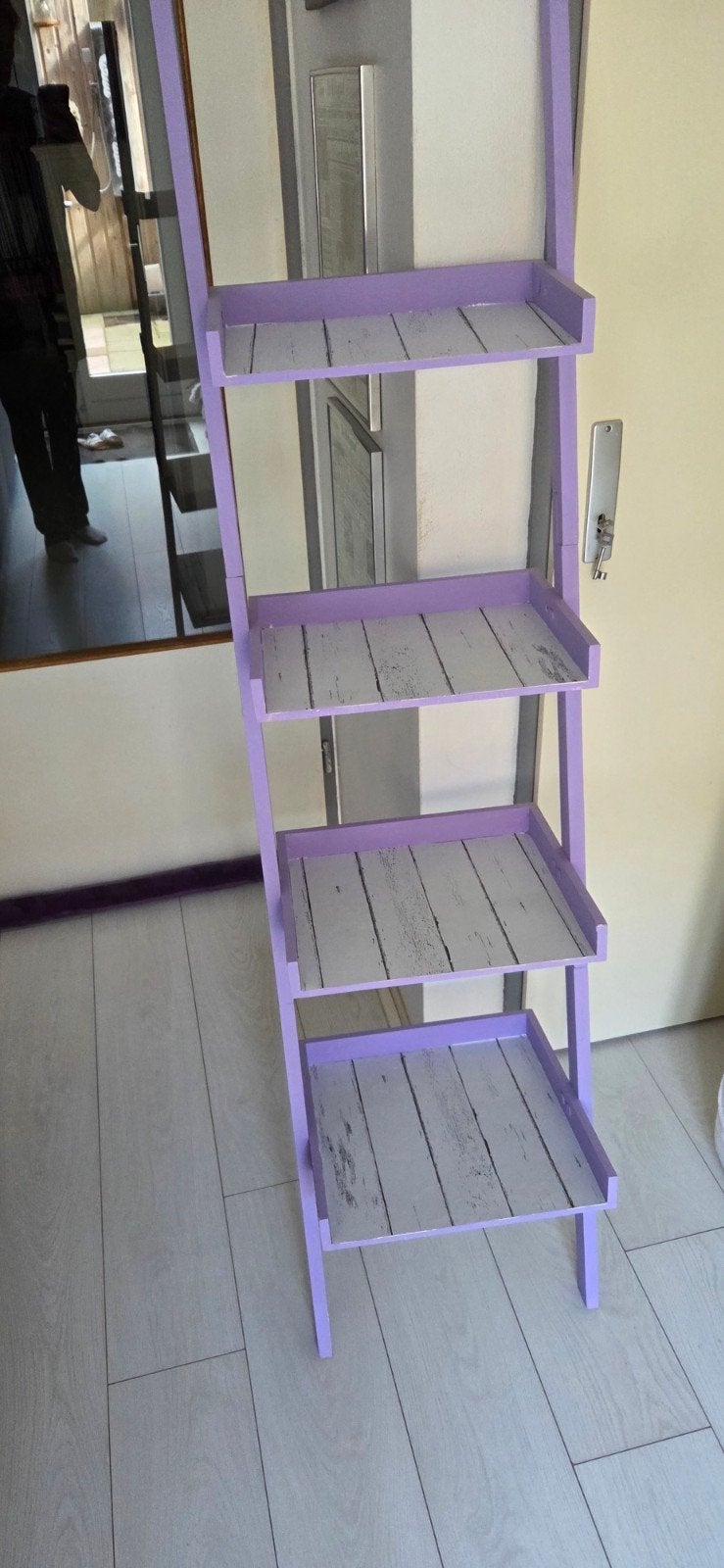 Houten ladderkast in lavendelpaars met 4 planken, Huis en Inrichting, Ophalen, Gebruikt