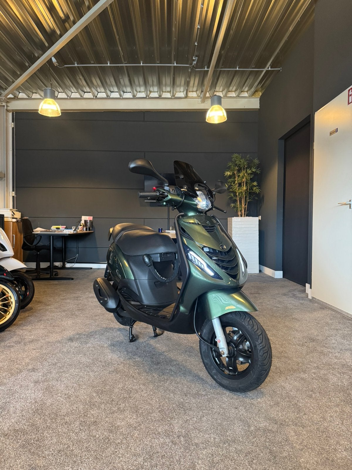 Piaggio Zip 50S | Custom | 2023 | Weinig km | Full option