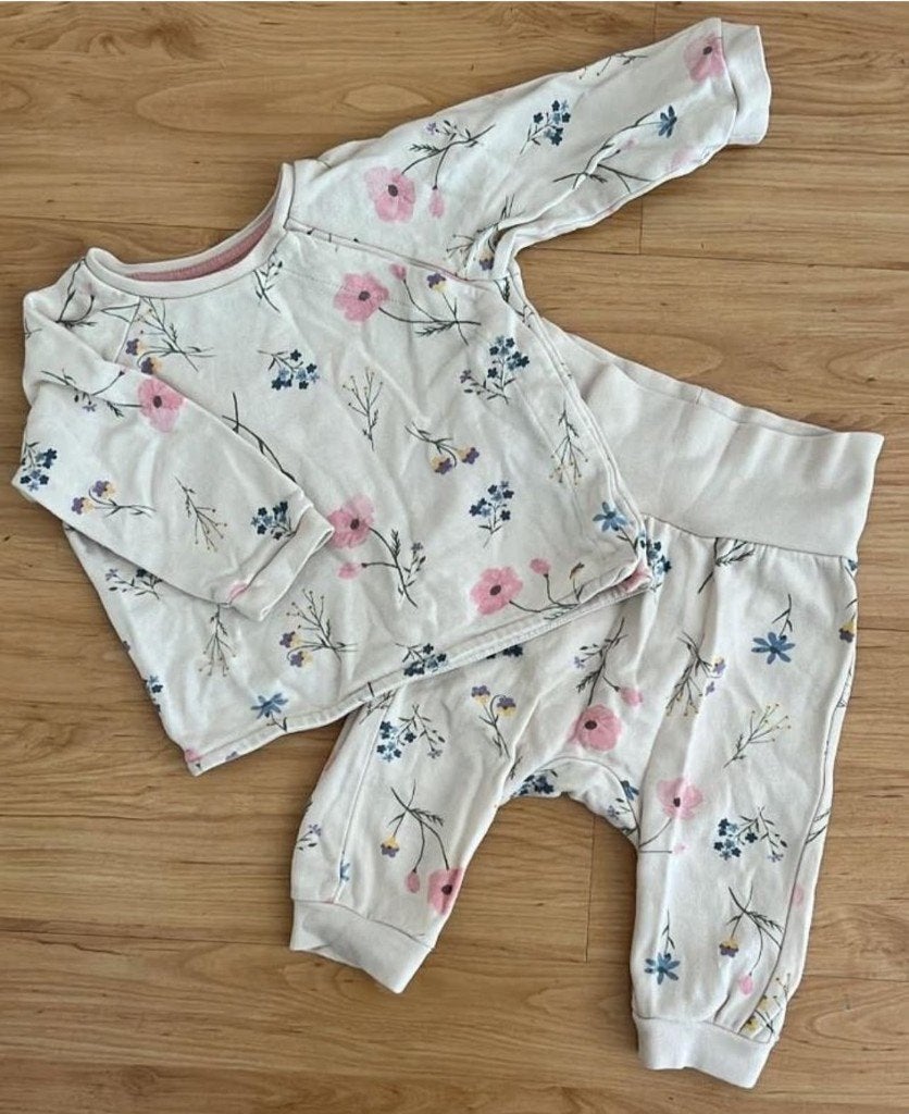 H&M jogging pak maat 68 bloem, Kinderen en Baby's, Babykleding | Maat 68, Gebruikt, H&M, Pakje, Verzenden