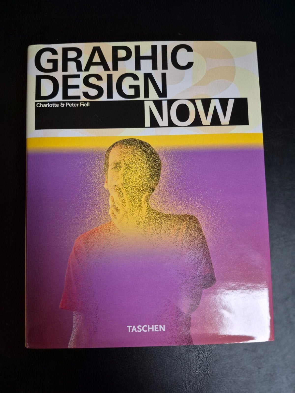 Graphic Design Now - Charlotte & Peter Fiell - Taschen, Ophalen of Verzenden, Zo goed als nieuw, Overige onderwerpen, Charlotte & Peter Fiell