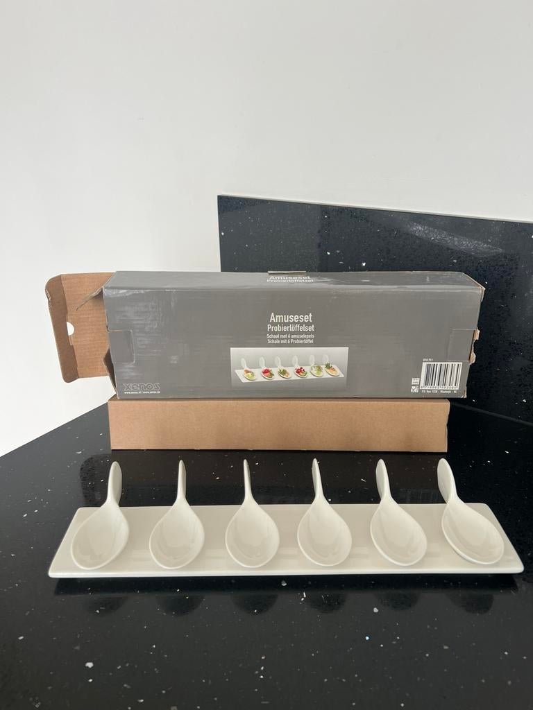 Nieuw Amuse set, 6 lepels op schaaltje wit porselein. Nieuw, Huis en Inrichting, Keuken | Servies, Nieuw, Ophalen of Verzenden