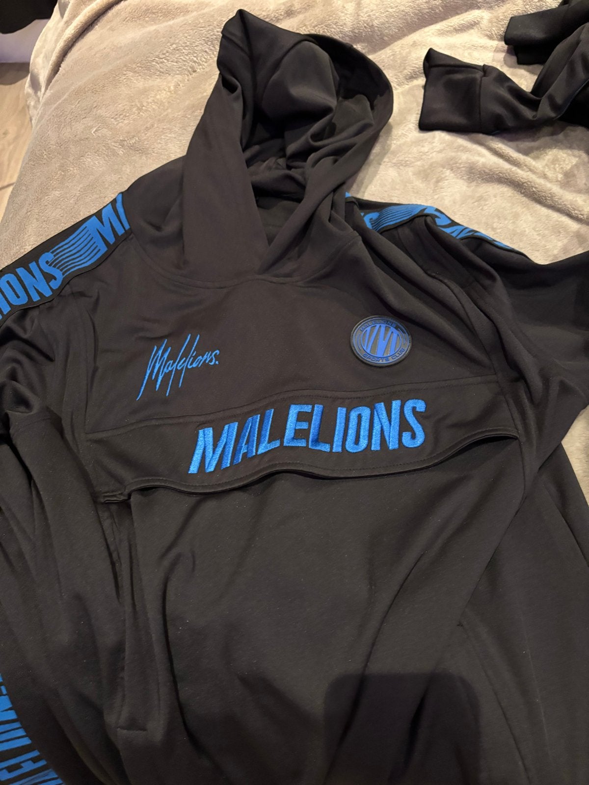 Malelions trainingspak zwart met blauwe accenten maat L, Ophalen of Verzenden, Zo goed als nieuw, Overige maten, Zwart