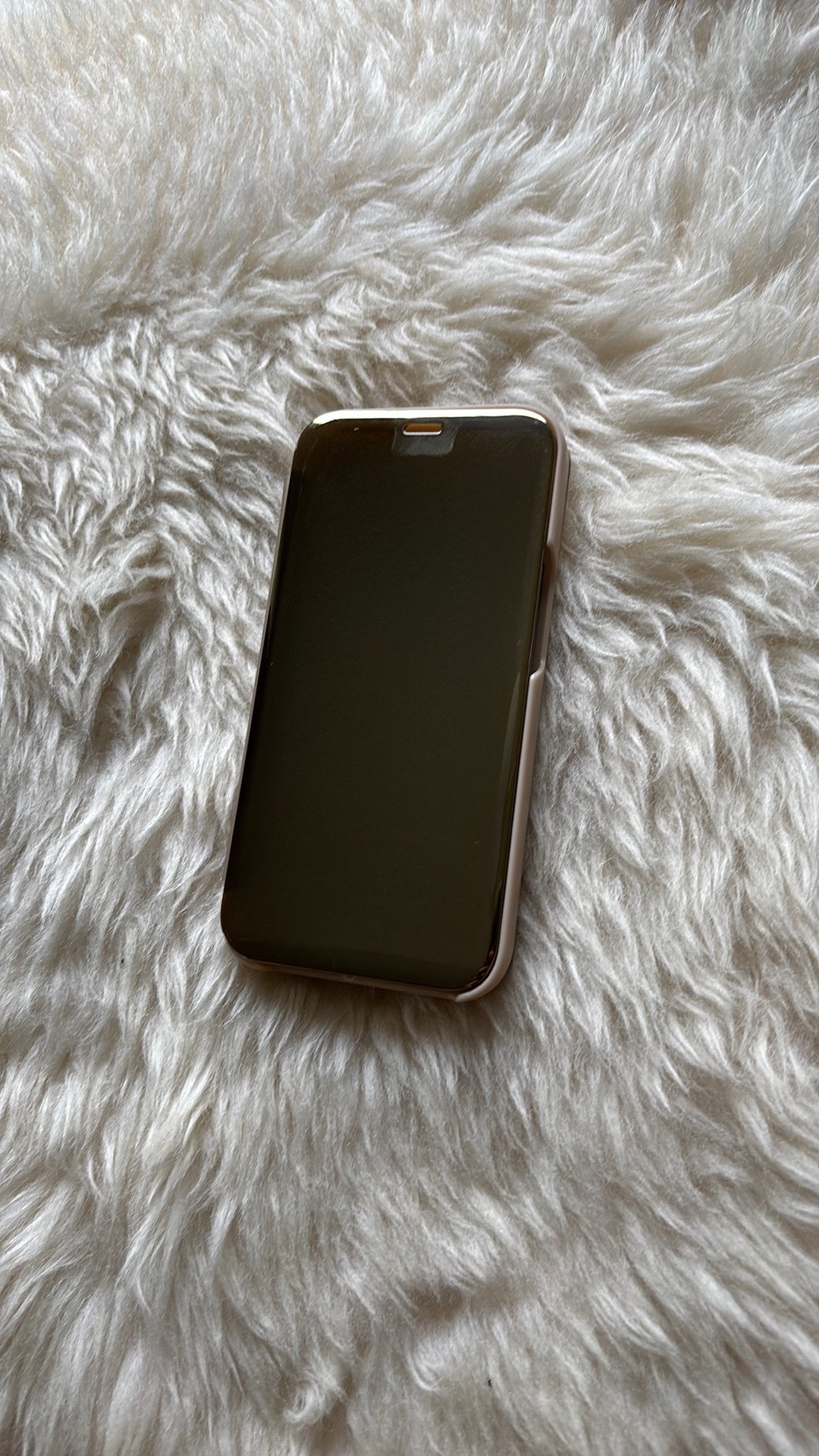 NEW | Goudkleurig iPhone 15 hoesje / flipcase, Telecommunicatie, IPhone 15, Goud, Nieuw, Ophalen of Verzenden