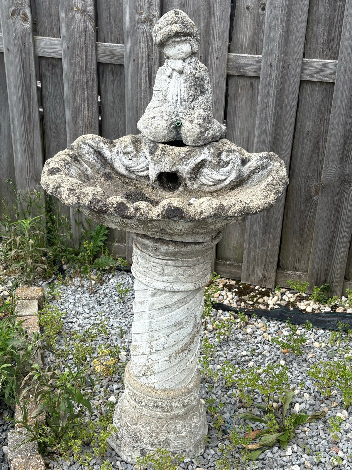 Decoratieve Tuinbeeld: Jongen op Sokkel - Beton, Tuin en Terras, Ophalen, Gebruikt, Beton, Mensenbeeld