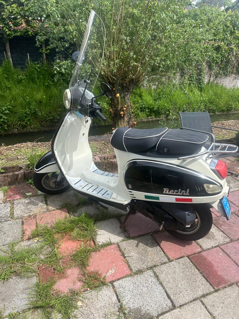 Leuke scooter berini., Fietsen en Brommers, Ophalen of Verzenden, Gebruikt, Benzine, Overige merken