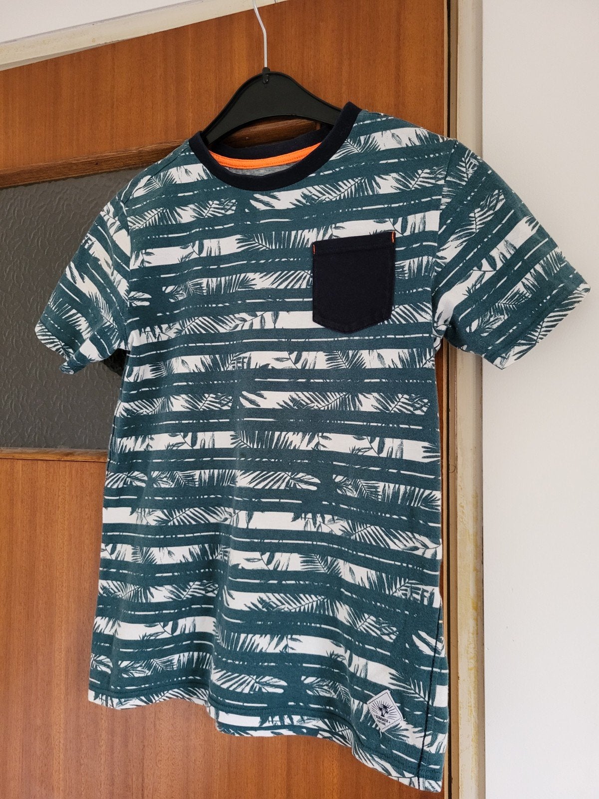 T-shirt met palmbladprint en borstzakje 146/152, Gebruikt, WE, Ophalen of Verzenden, Shirt of Longsleeve