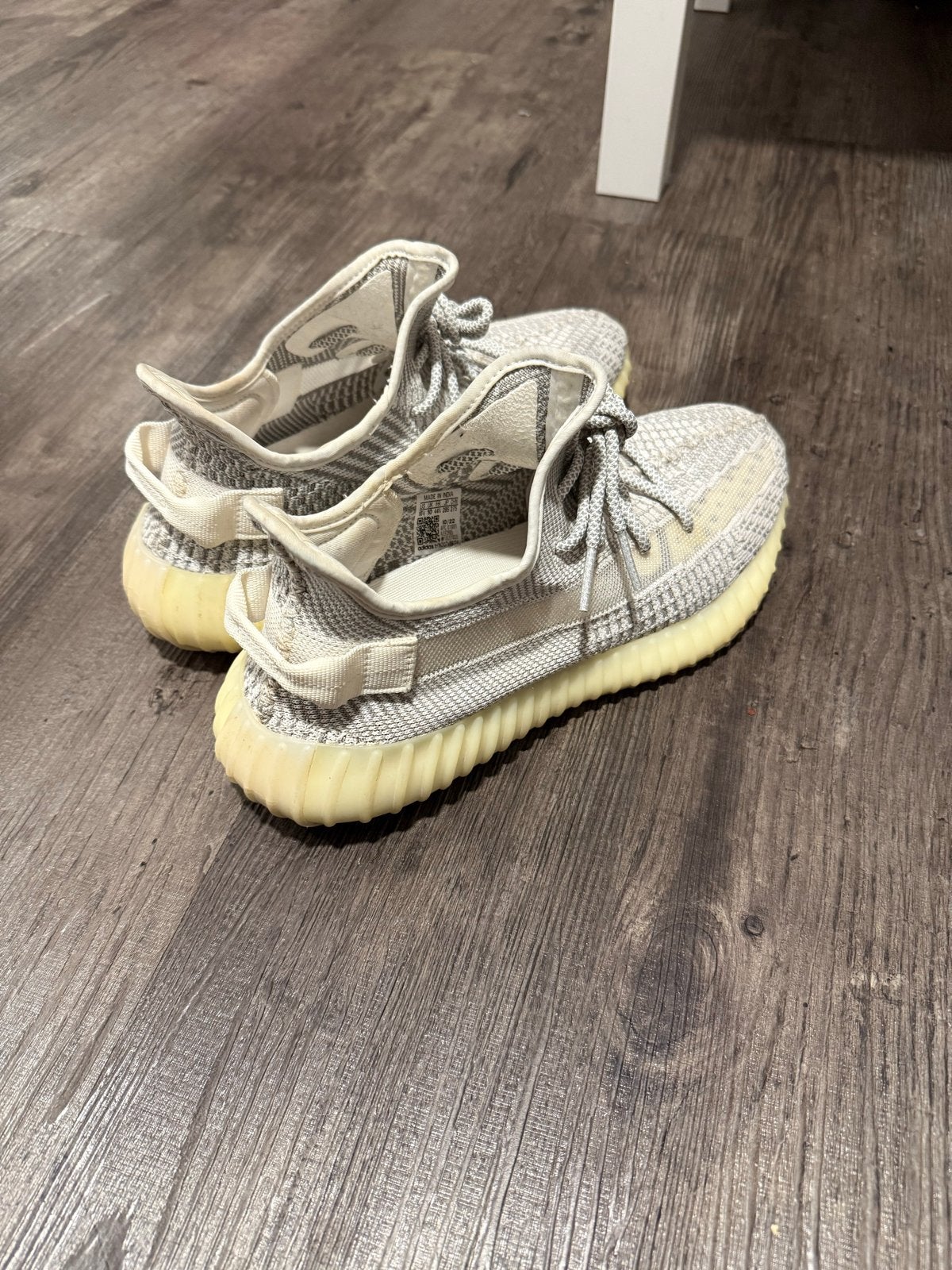 Adidas Yeezy Boost 350 V2 Light - Size EU 44⅔ (UK 10), Kleding | Heren, Ophalen of Verzenden, Gedragen, Overige kleuren, Sneakers of Gympen
