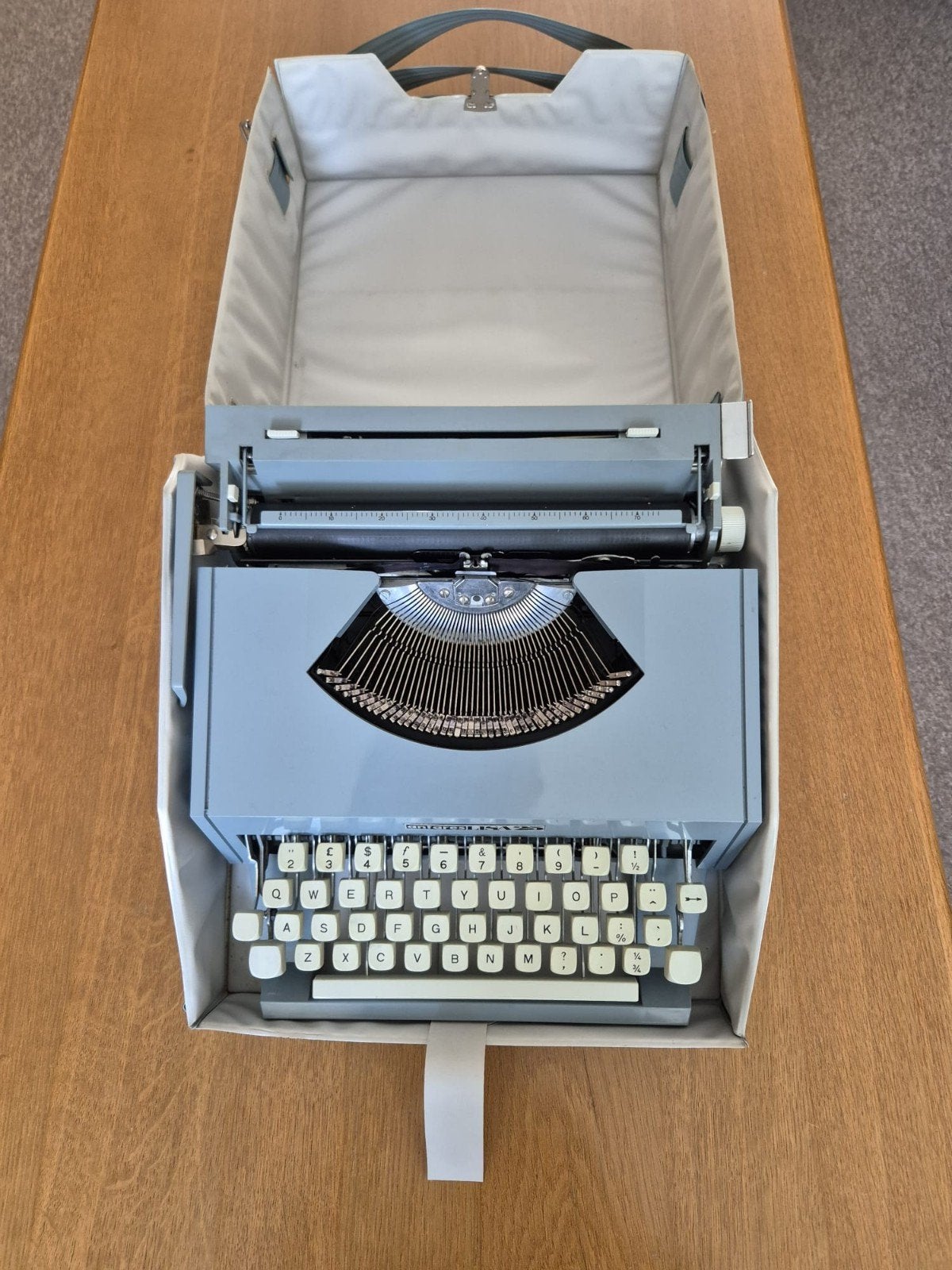 Klassieke typemachine  Lisa 25 uit 1972, Diversen, Ophalen of Verzenden