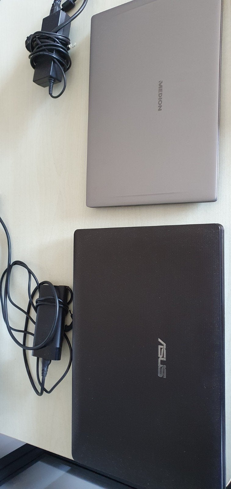 Twee oude laptops: Asus (HDD) en Medion (SSD, 4GB RAM), Gebruikt, 2 tot 3 Ghz, 15 inch, Asus, Medion