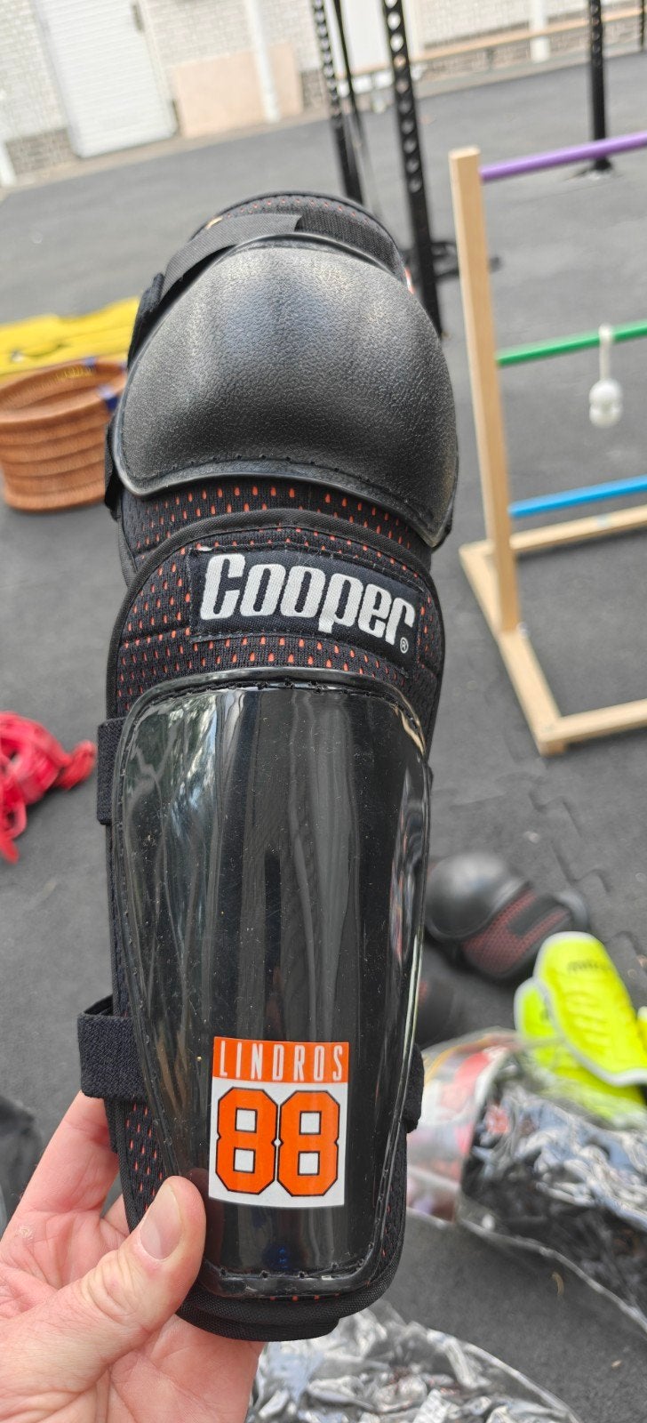 Cooper Lindros 88 scheenbeschermers - Nieuw in verpakking, Sport en Fitness, Ophalen, Zo goed als nieuw, Bescherming