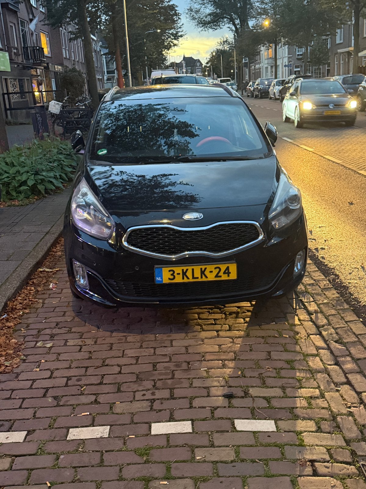 Kia Carens 2.0GDI 122KW 2013 Zwart, Auto's, 4 cilinders, 7 stoelen, Zwart, Origineel Nederlands