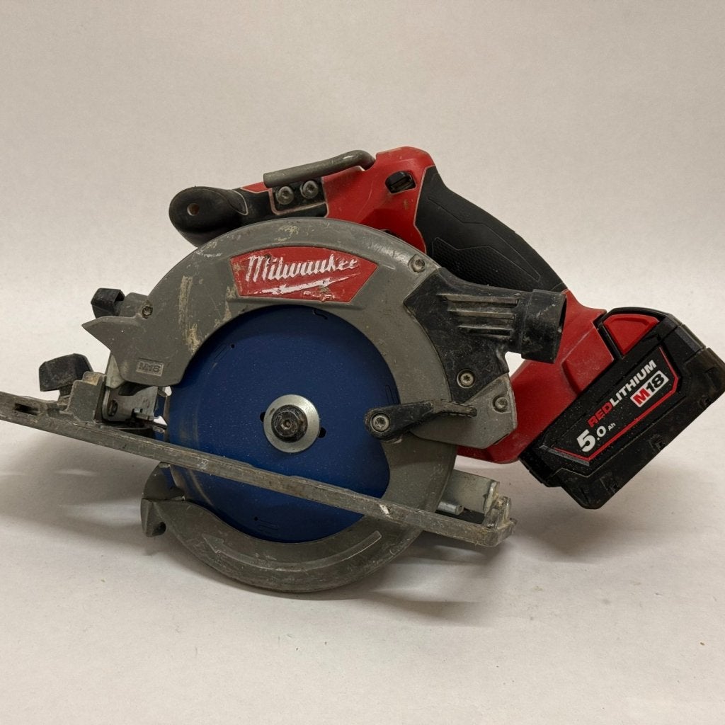 Milwaukee M18 CCS55 Handcirkelzaag 18V + Accu, Milwaukee, Zo goed als nieuw, Support@milwaukee.com, Milwaukee Electric Tool Corporation, 13135 W. 
Lisbon Road, Brookfield, WI 53005
USA