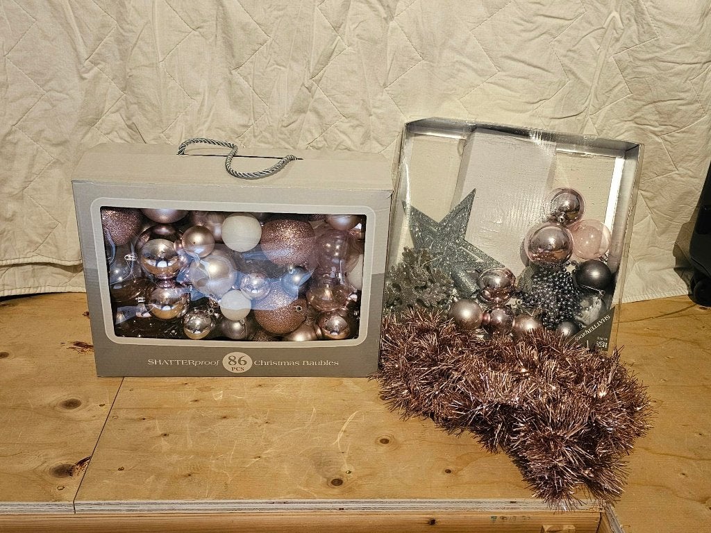 Kerstballen + andere versiering, Ophalen, Zo goed als nieuw