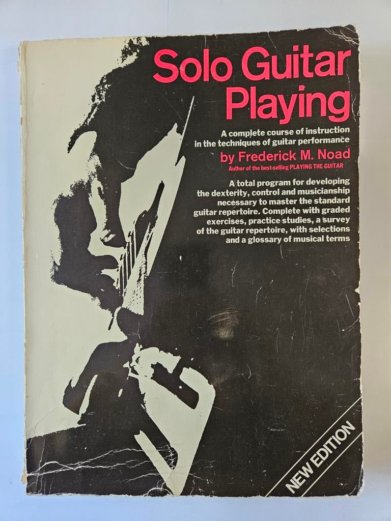 Solo Guitar Playing Paperback –  Frederick M. Noad (Author), Ophalen of Verzenden, Gebruikt, Les of Cursus, Gitaar