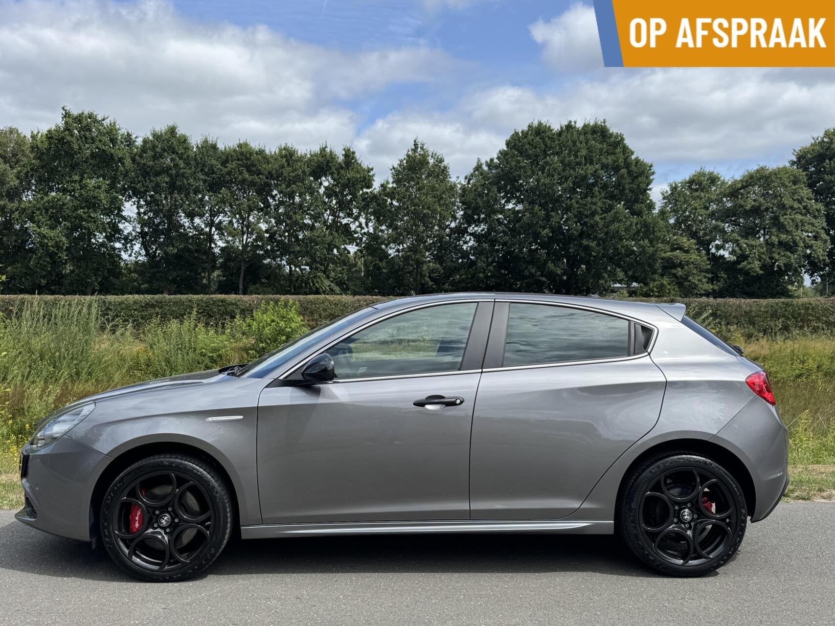 Alfa Romeo Giulietta 1.4 Tjet Nieuwstaat! 24dkm!, Auto's, Voorwielaandrijving, Dealer onderhouden, Gebruikt, 4 cilinders