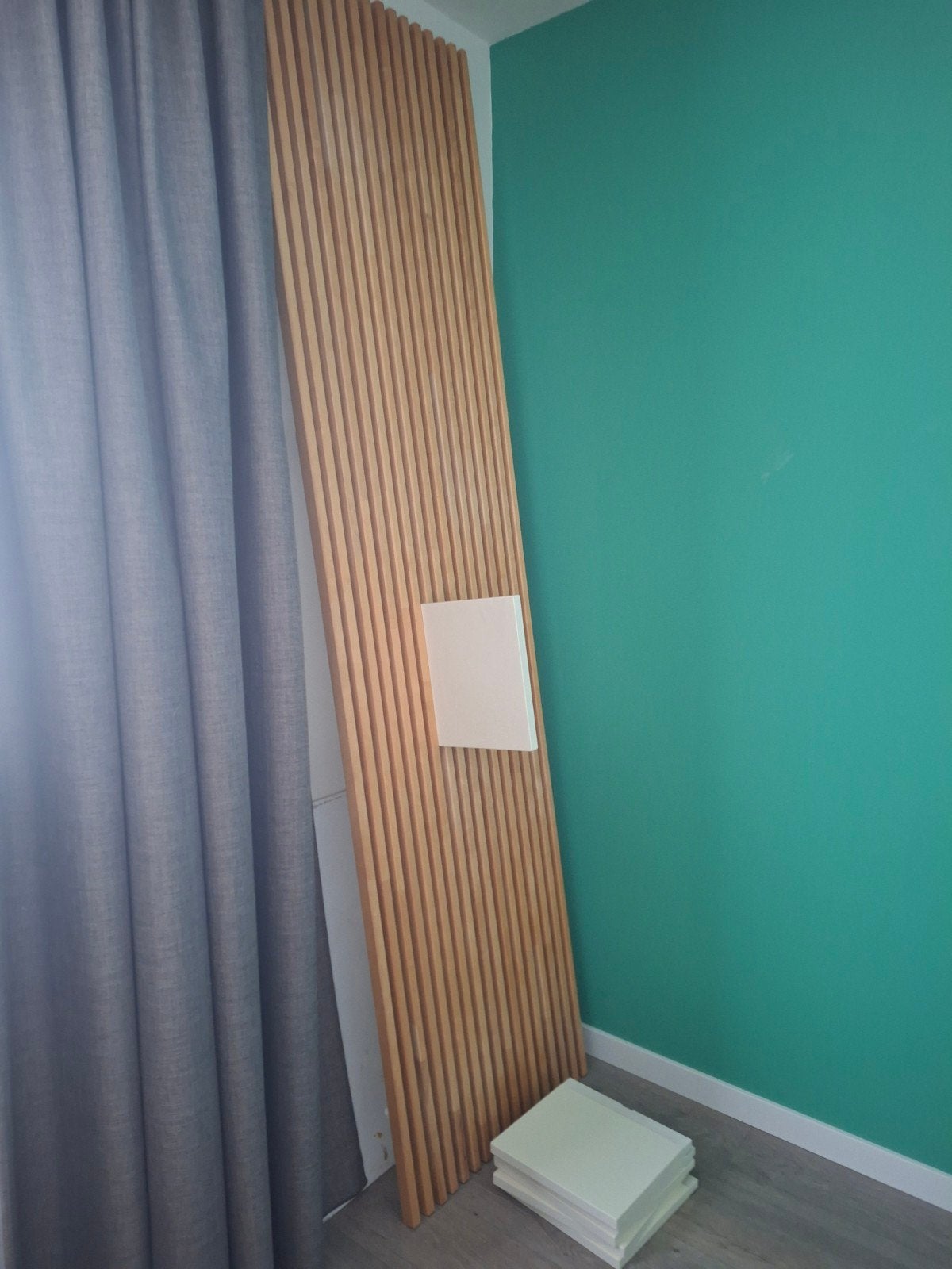 Houten lattenwand met planken - Roomdivider, Huis en Inrichting, Kasten | Overige, Ophalen