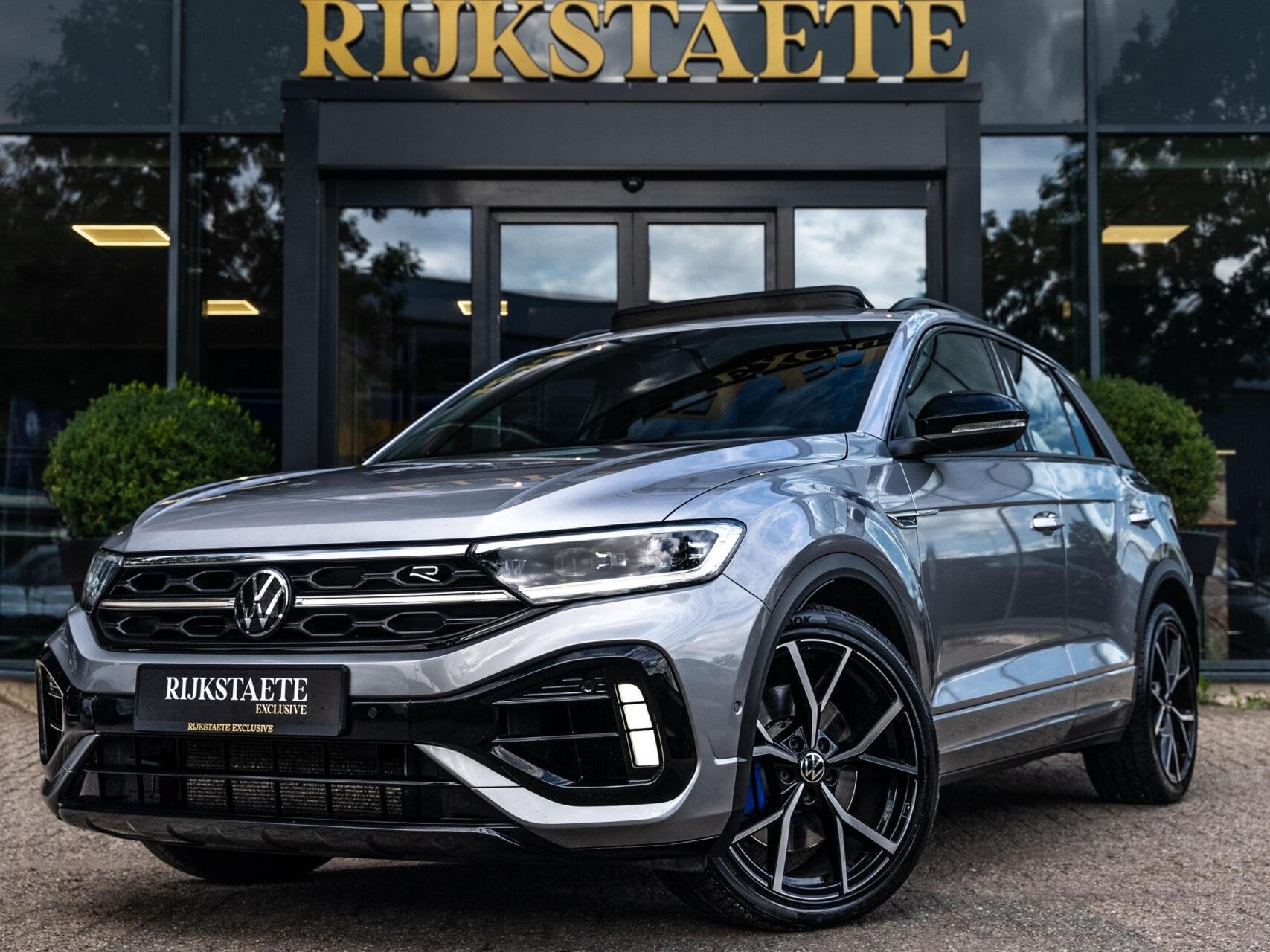 Volkswagen T-Roc R 2.0 TSI 4Motion|PANO|AKRA|BEATS|FACELIFT, Auto's, Automaat, Dealer onderhouden, Gebruikt, 4 cilinders