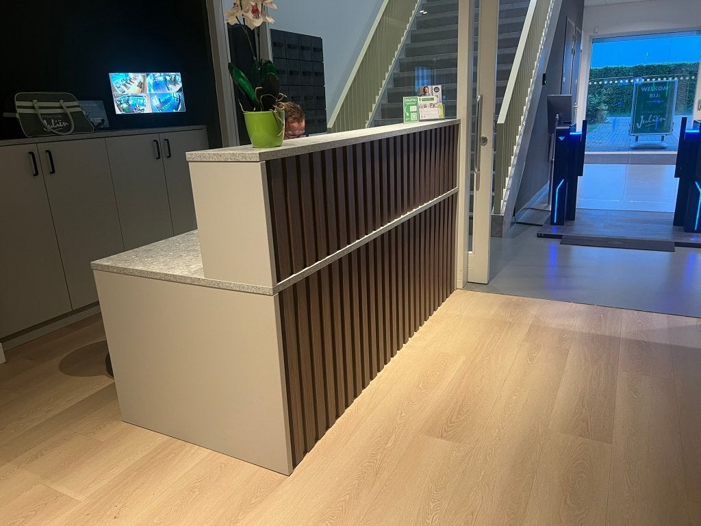 infobalie | ontvangstbalie, Huis en Inrichting, Bureaus, Ophalen, Hout, Zo goed als nieuw, 220 cm