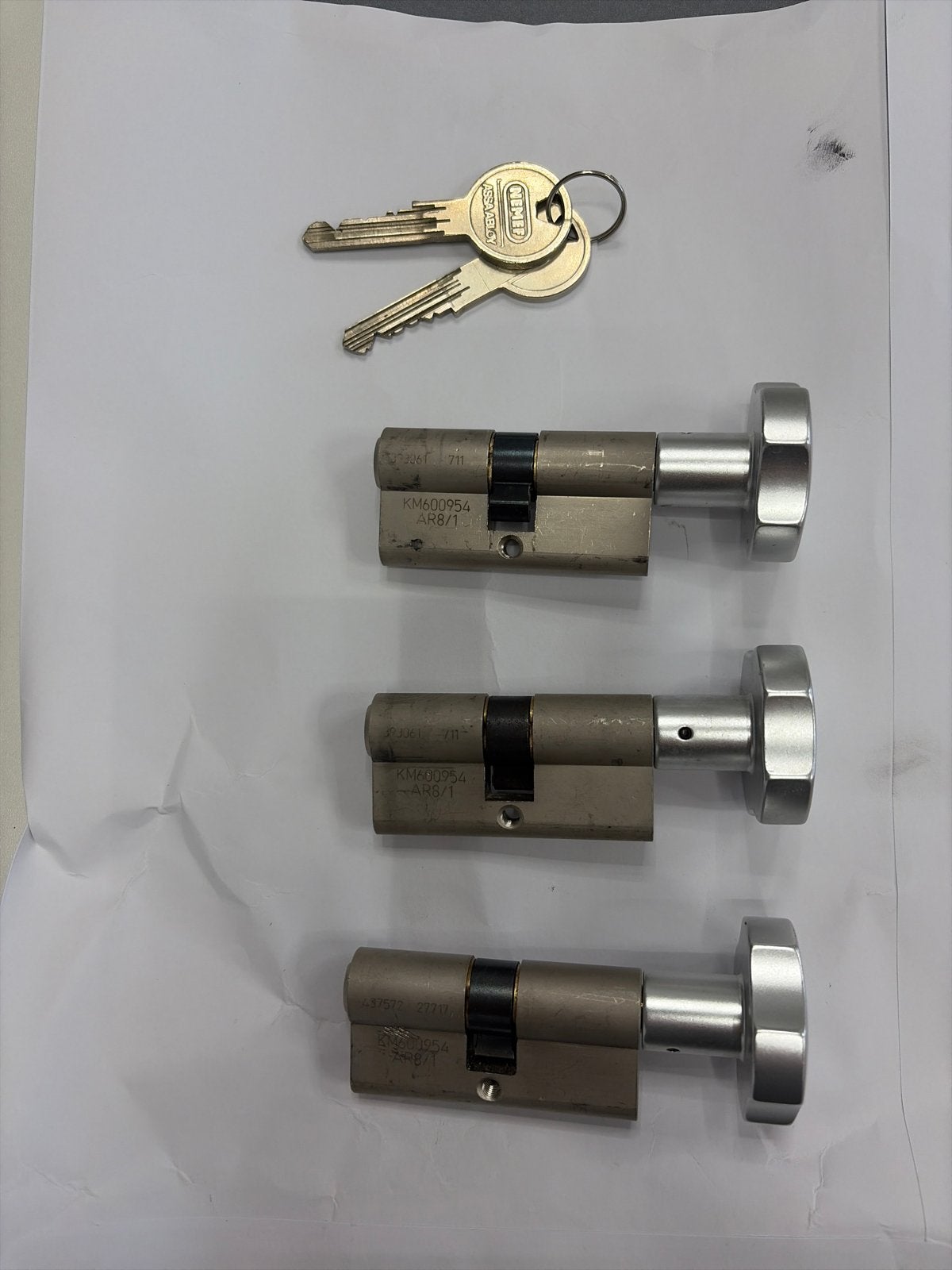 3 NEMEF cilindersloten met knop en 2 sleutels, Ophalen of Verzenden, Gebruikt, IJzer, Slot