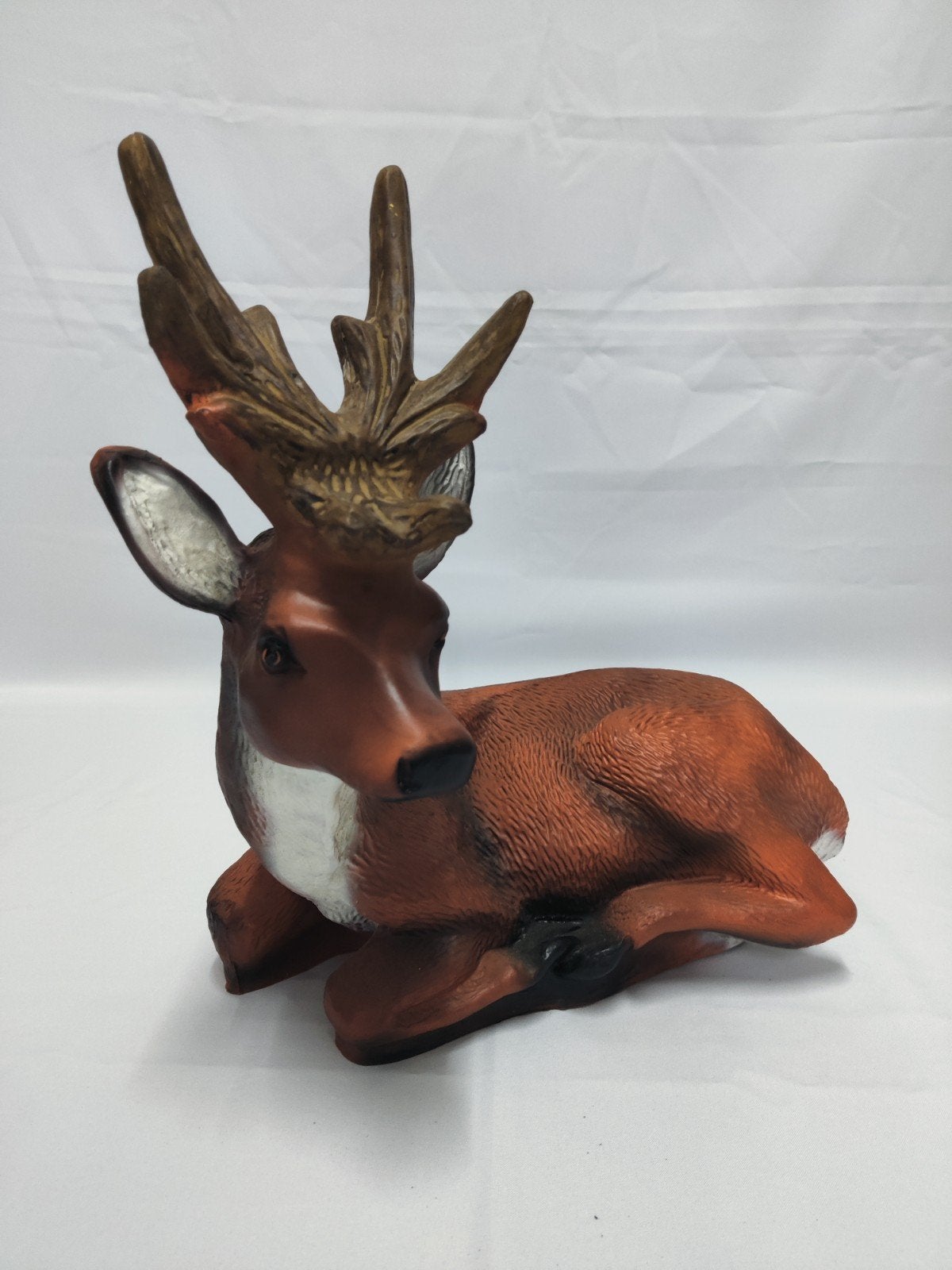 Liggend Hert in originele kleuren. Deer, Hert., Ophalen of Verzenden, Nieuw, Dier