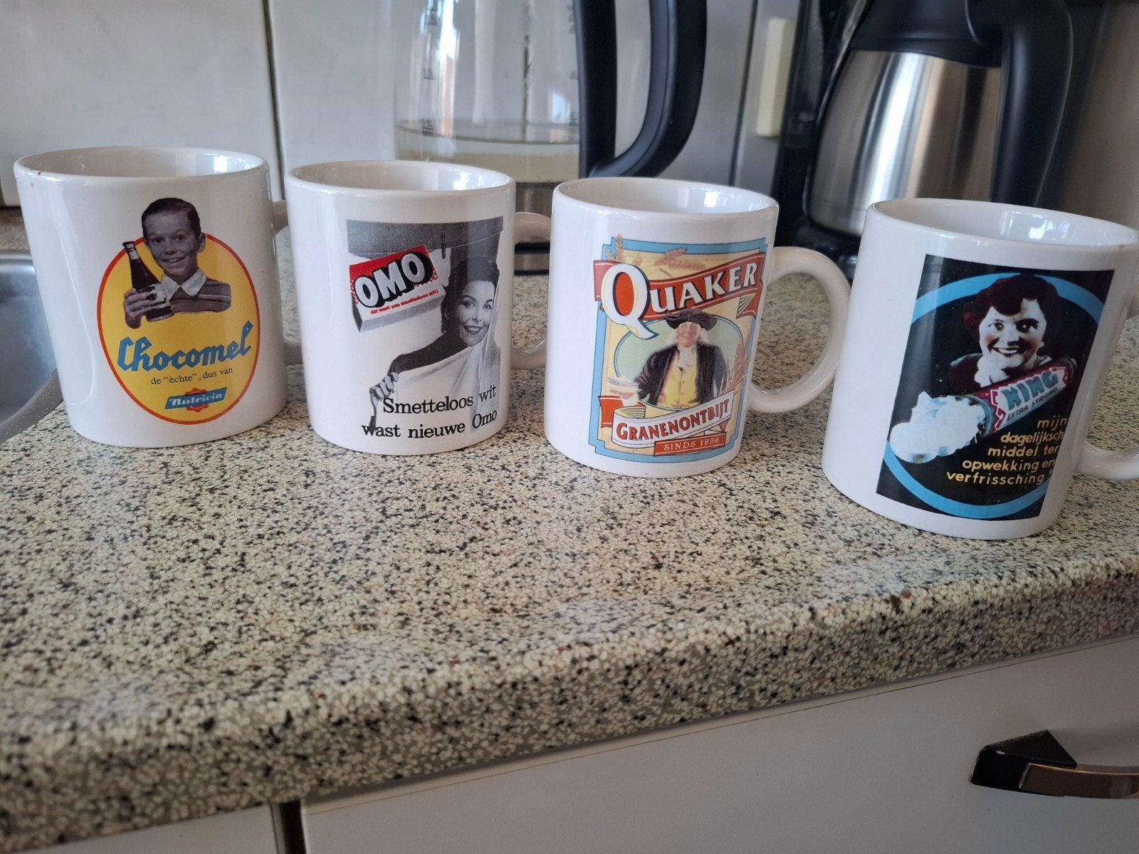 Set van 4 vintage reclame mokken Chocomel, Omo, Quaker, Kin, Ophalen of Verzenden