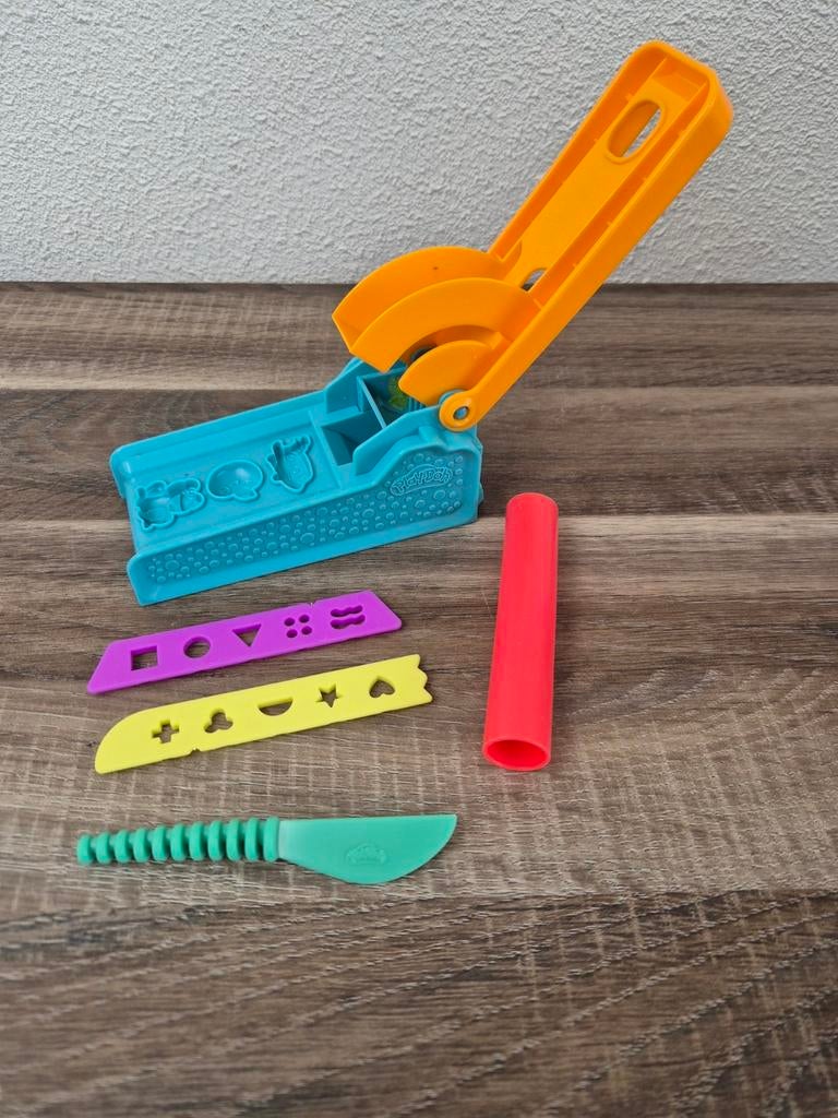 Play-Doh knutselset met pers en vormpjes, Ophalen of Verzenden, Gebruikt, Knutselen