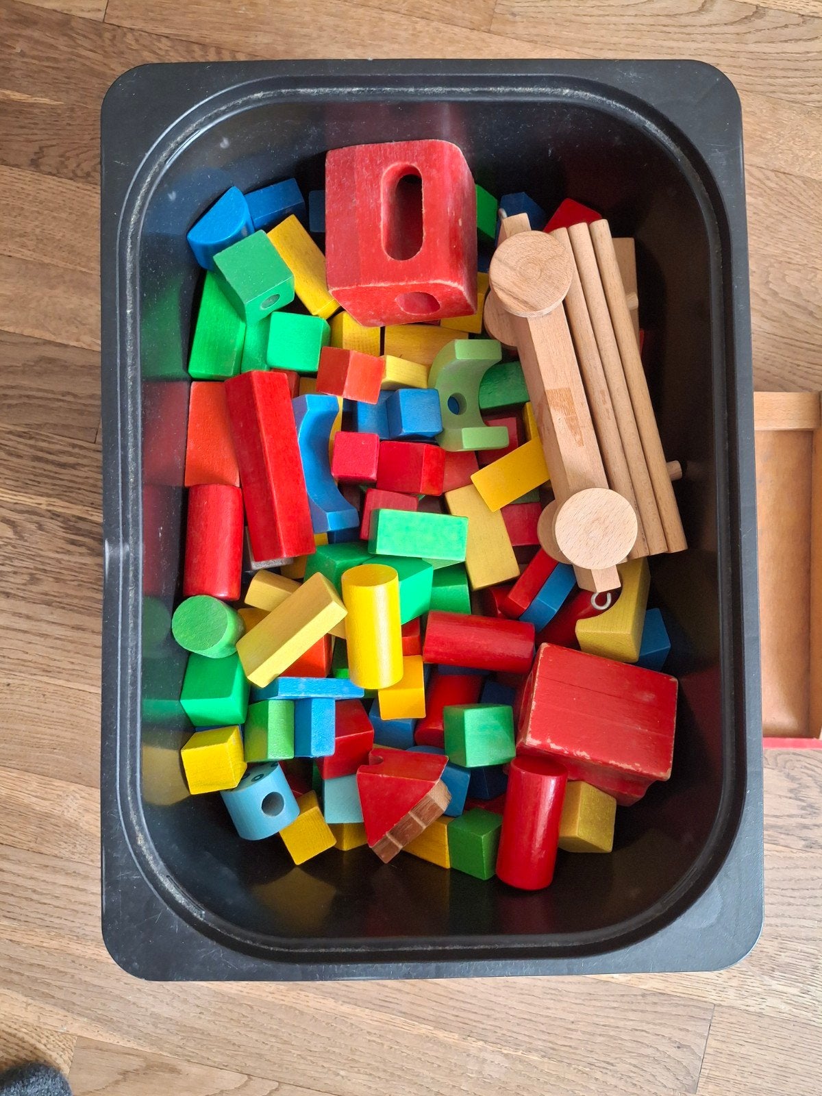 Grote doos met houten bouwblokken en houten auto, Kinderen en Baby's, Ophalen, Gebruikt, Overige merken
