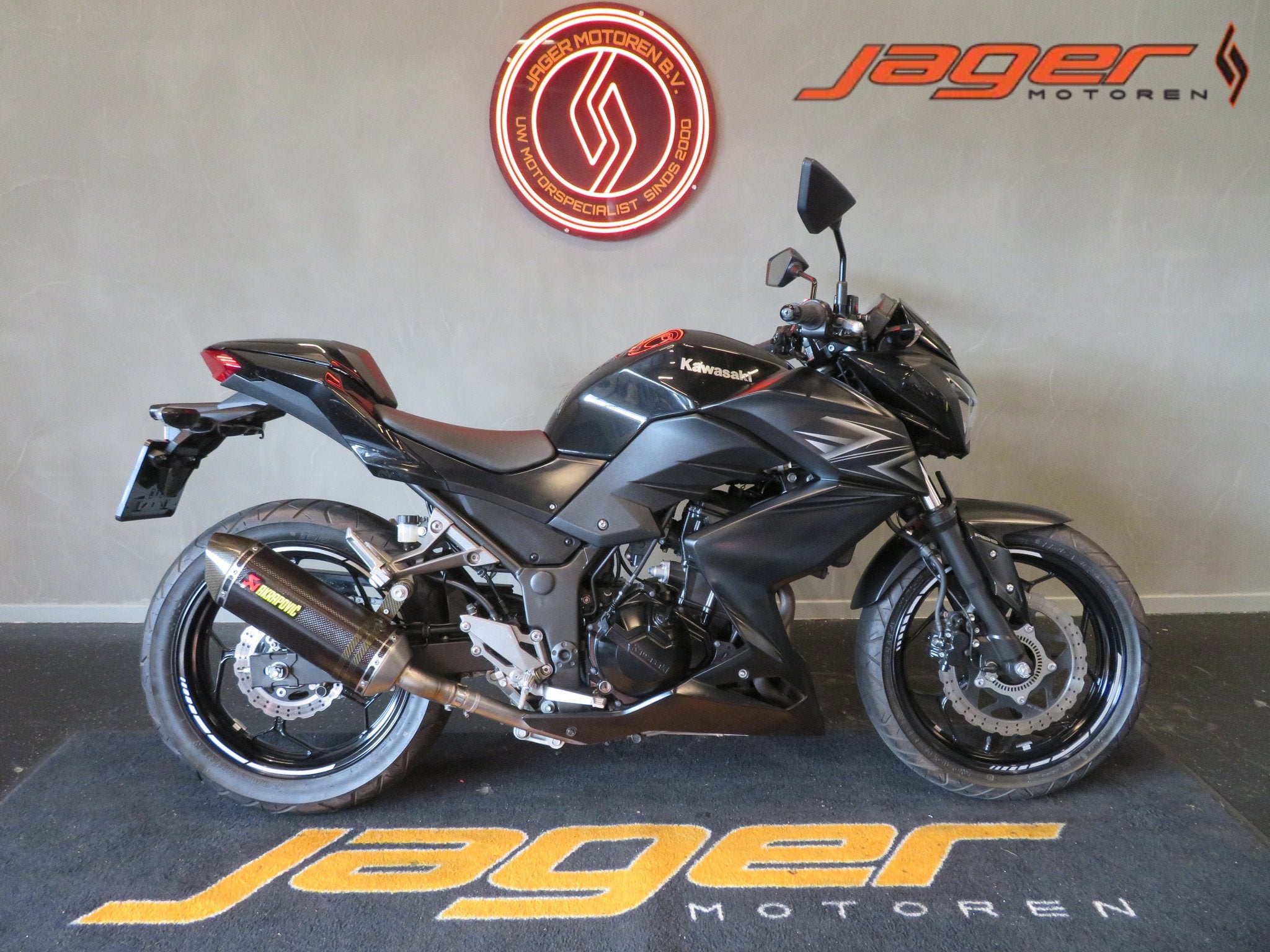 Kawasaki Z 300 Z300 ABS AKRA TOPPER! (bj 2016), Motoren, Naked bike, Gebruikt, Bedrijf