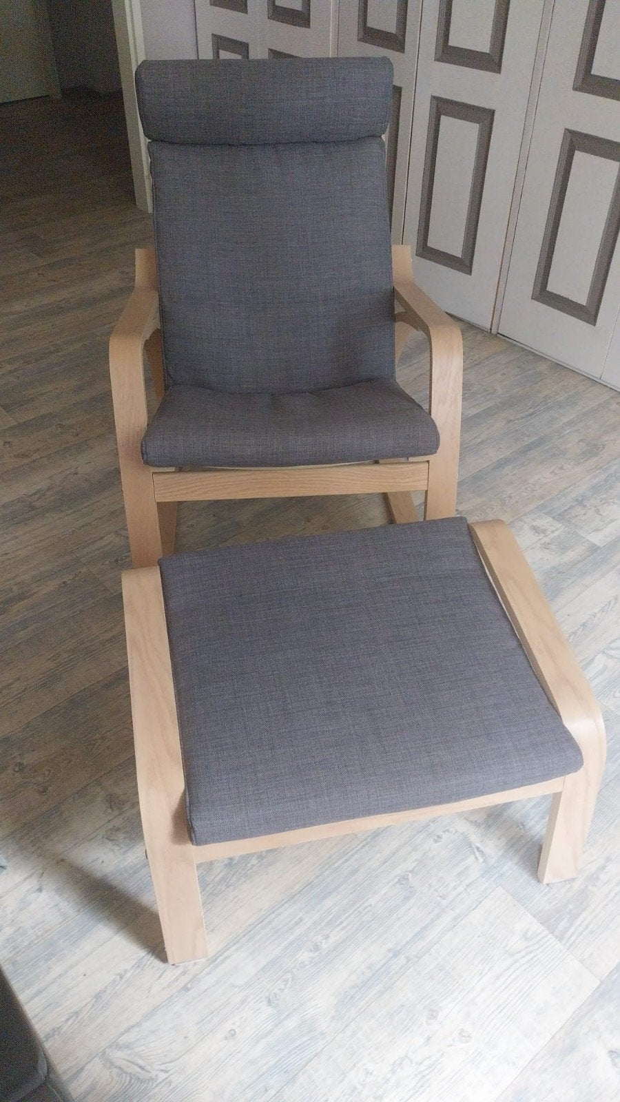 IKEA Poäng Schommelstoel met voetenbank - Zo goed als nieuw, Ophalen, Modern, Scandinavisch, 75 tot 100 cm, Zo goed als nieuw