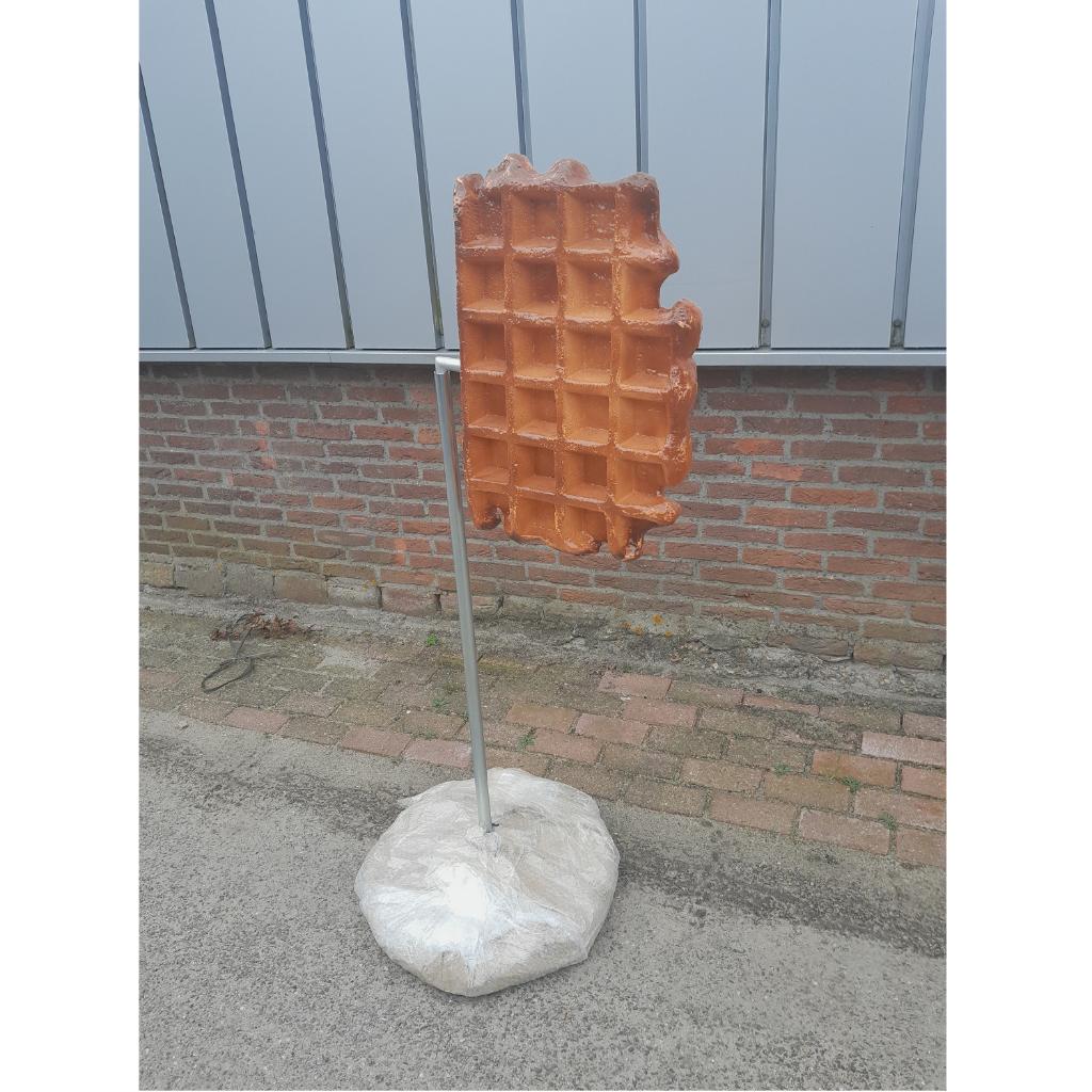 Luikse Wafel 60 cm - wafeldecoratie met muurbeugel, Verzamelen, Merken en Reclamevoorwerpen, Ophalen, HorecaBeelden, Overige typen