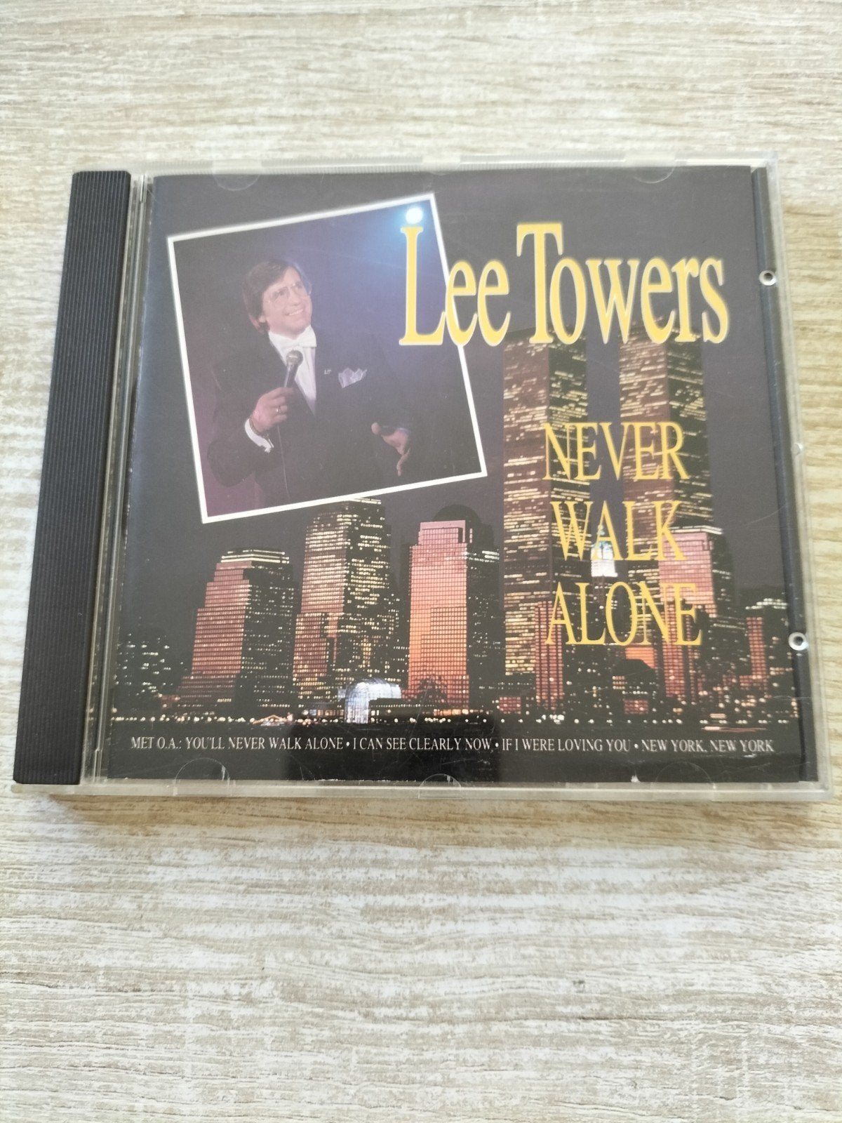 Lee Towers - never walk alone, Ophalen of Verzenden