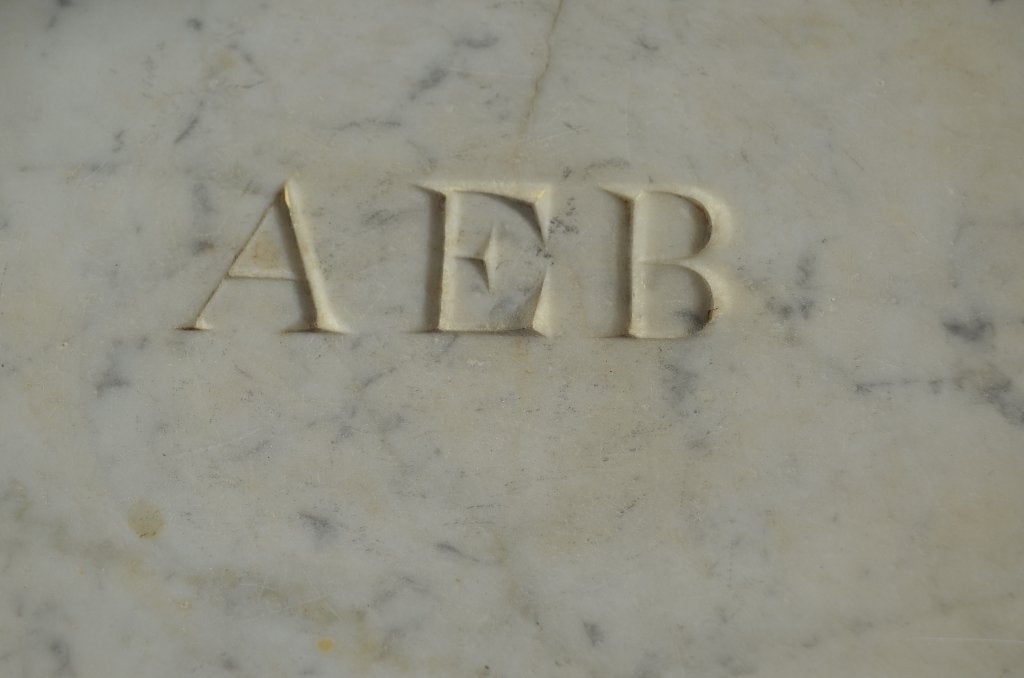 Houten en marmeren stoof  met eigendomskenmerk AEB, Ophalen of Verzenden