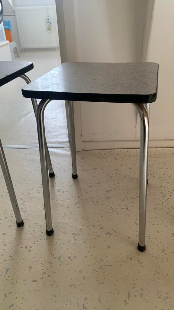 Twee krukjes en tafel vintage en twee stoelen, Ophalen of Verzenden, Gebruikt, Overige materialen
