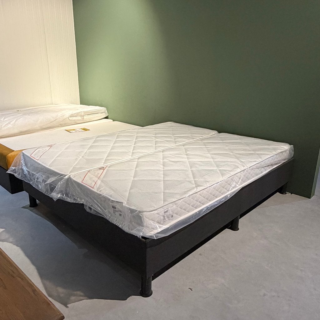 bed box boxspring 180x200 zonder hoofd bord met matrassen, Ophalen, 180 cm, 200 cm, Grijs