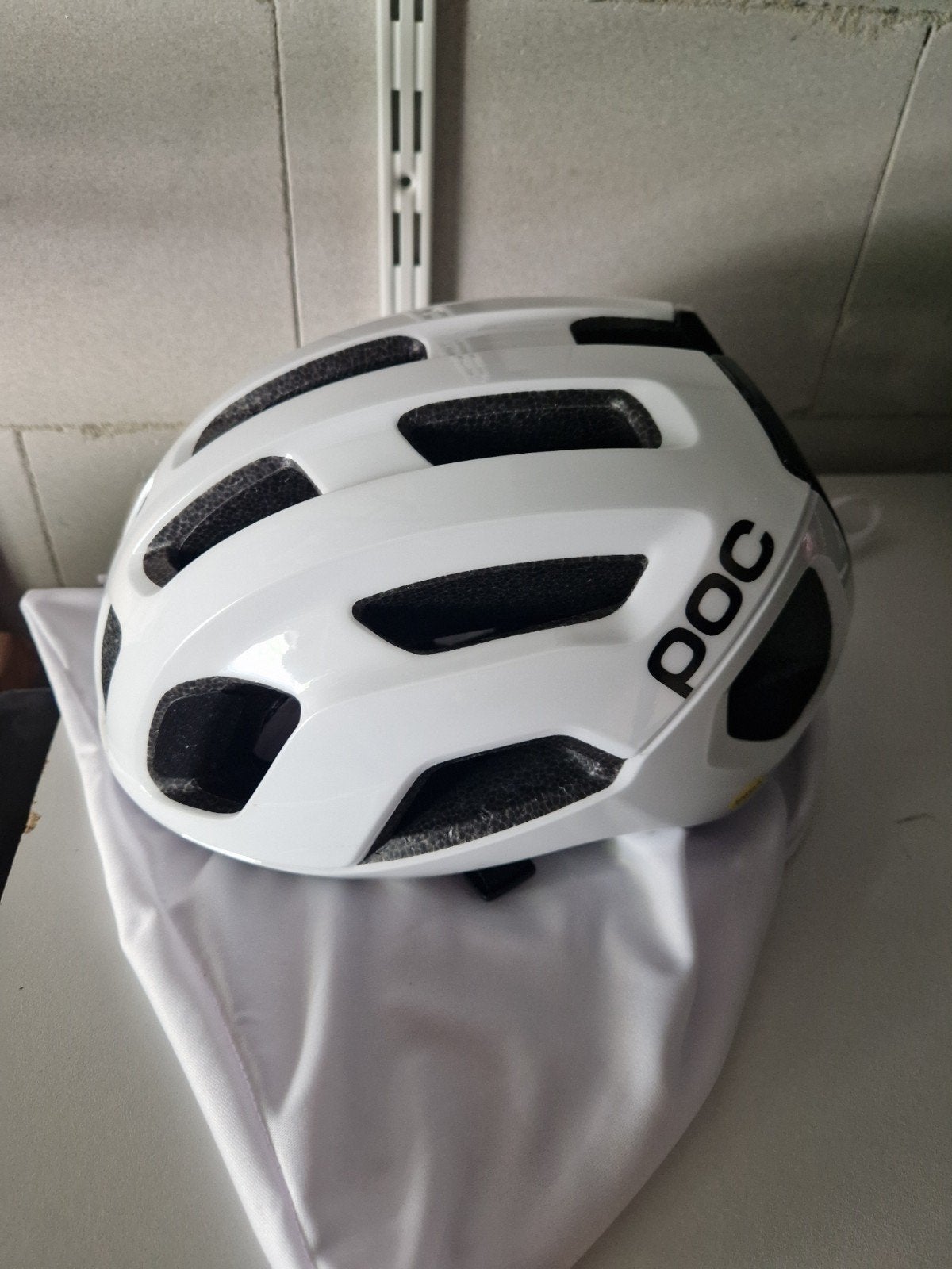 POC Ventral MIPS Fietshelm L - Wit - Zo goed als nieuw, Fietsen en Brommers, Fietsaccessoires | Fietshelmen, Overige maten, Ophalen of Verzenden