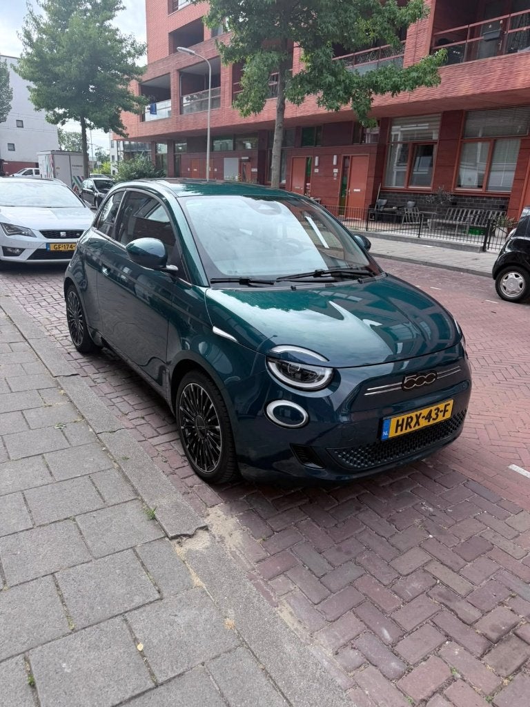 Fiat 500e  42 kWh 3+1 17 inch Unieke kleur Camera Adaptieve, Auto's, 118 pk, Lichtsensor, Leder en Stof, Particulier