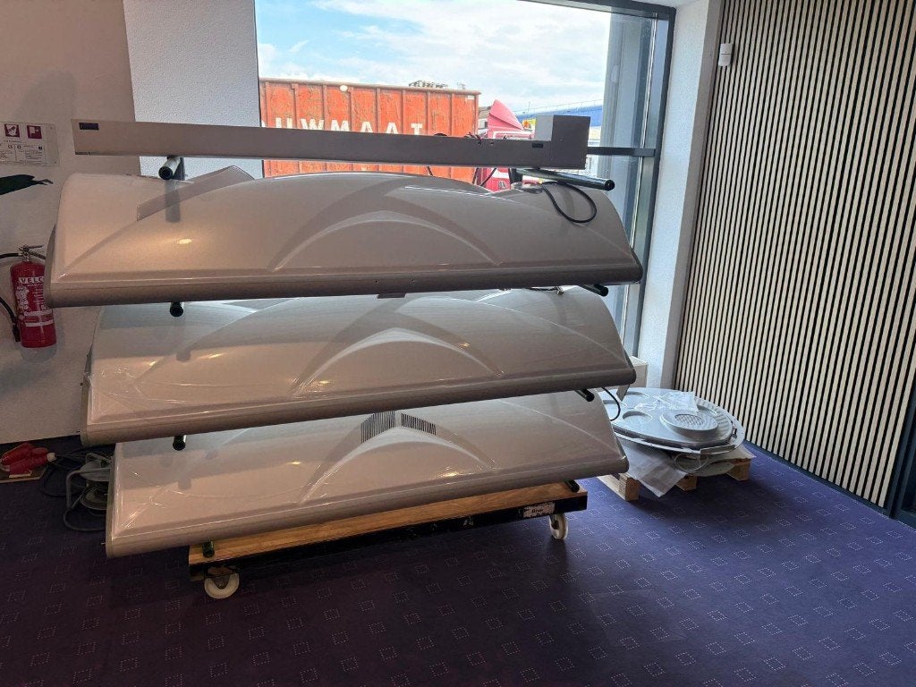 Diverse professionele zonnebanken gebruikt/refurbished, Ophalen, Refurbished, Zonnebank dubbelzijdig, 15 lampen of meer