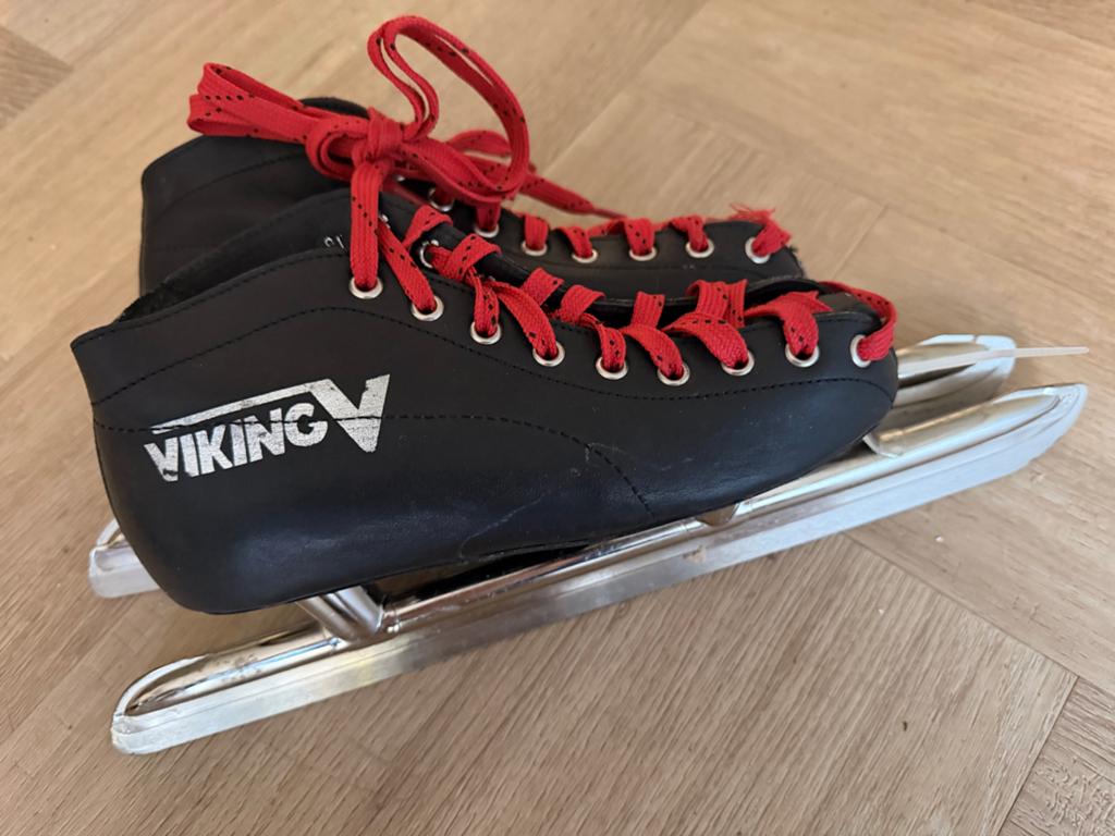 Viking Noren schaatsen maat 36 - Zwart met rode veters, Ophalen of Verzenden, Gebruikt, Noren, Viking