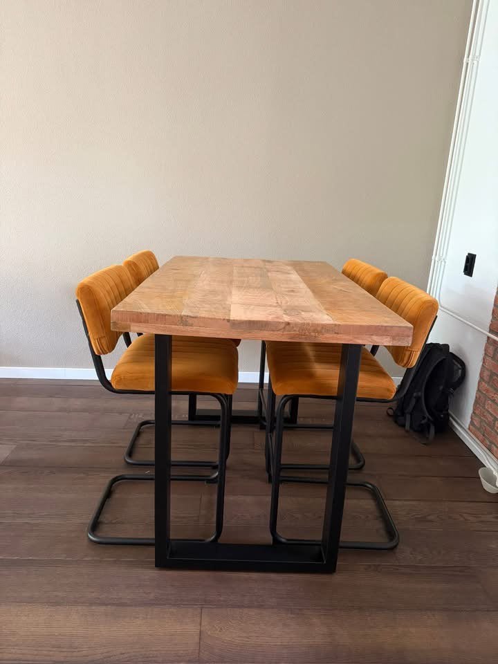 Mango houten eet tafel + stoelen, Huis en Inrichting, Ophalen, 100 tot 150 cm, 50 tot 100 cm, Zo goed als nieuw