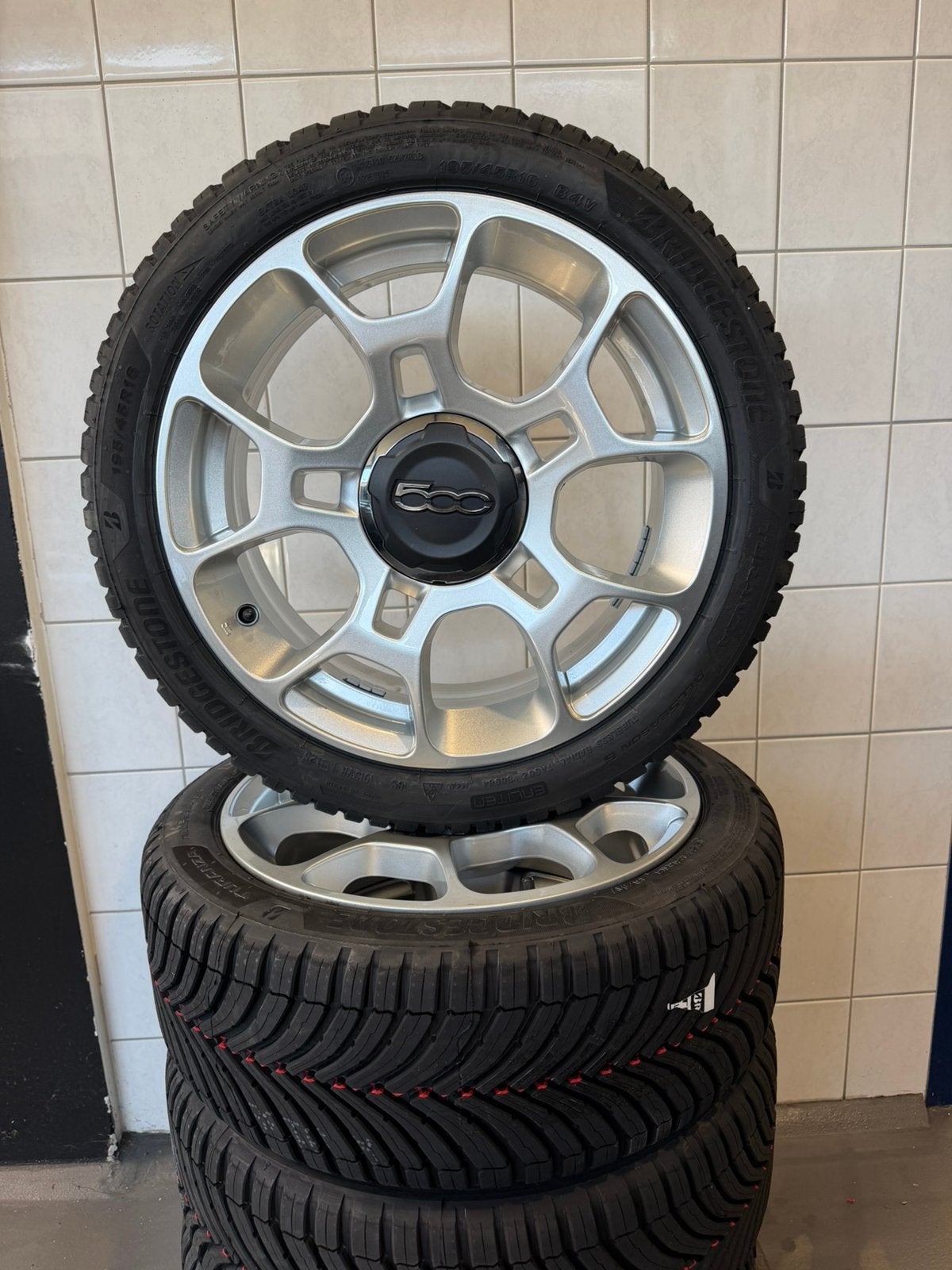 16” wielen Fiat 500 (originele) icm 4 Seizoens banden, Auto-onderdelen, Banden en Velgen, Ophalen, 16 inch, Banden en Velgen, Nieuw