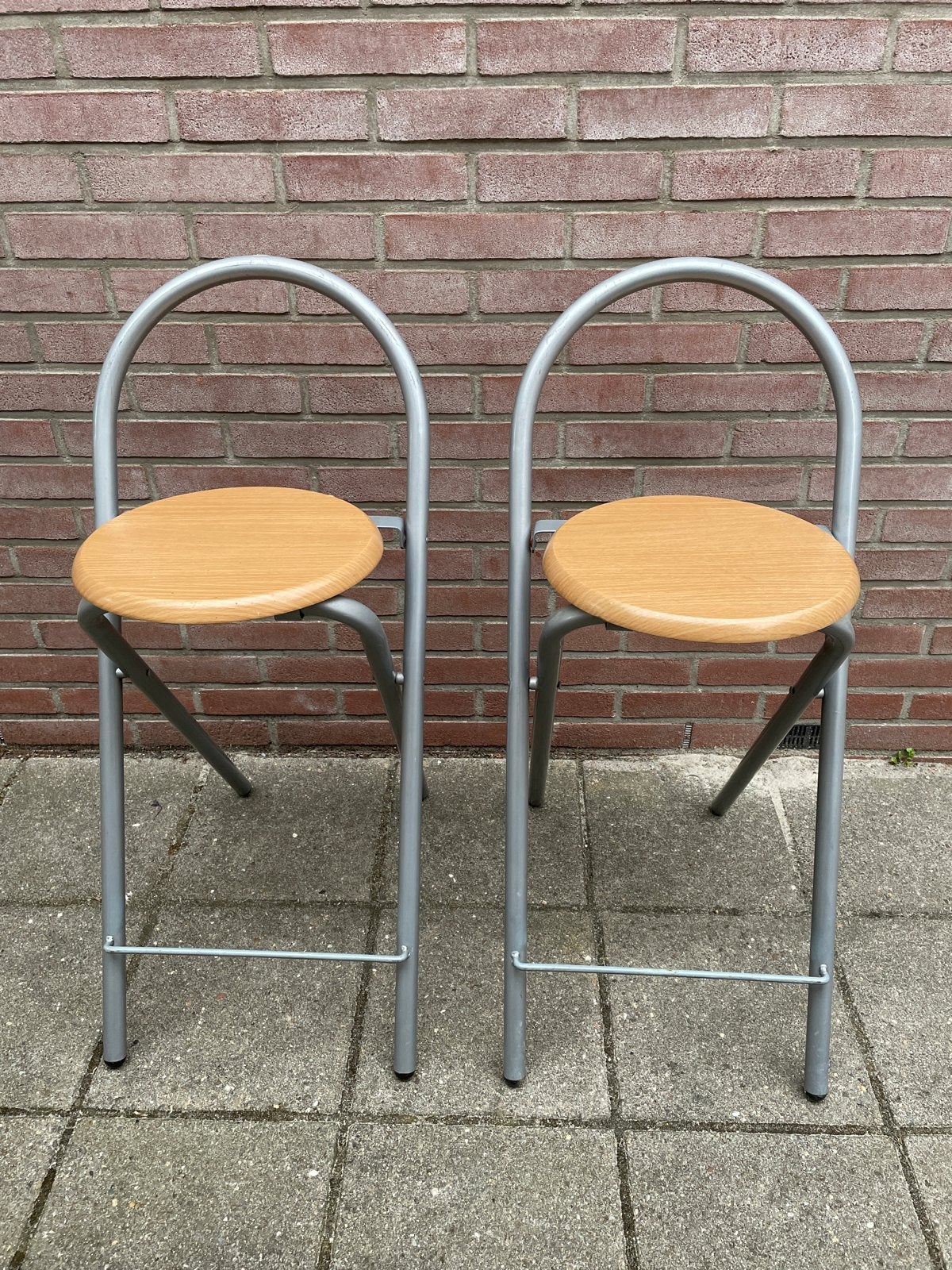 Set van 2 opvouwbare barkrukken met houten zitting, Huis en Inrichting, Stoelen, Ophalen, Gebruikt, Twee, Grijs