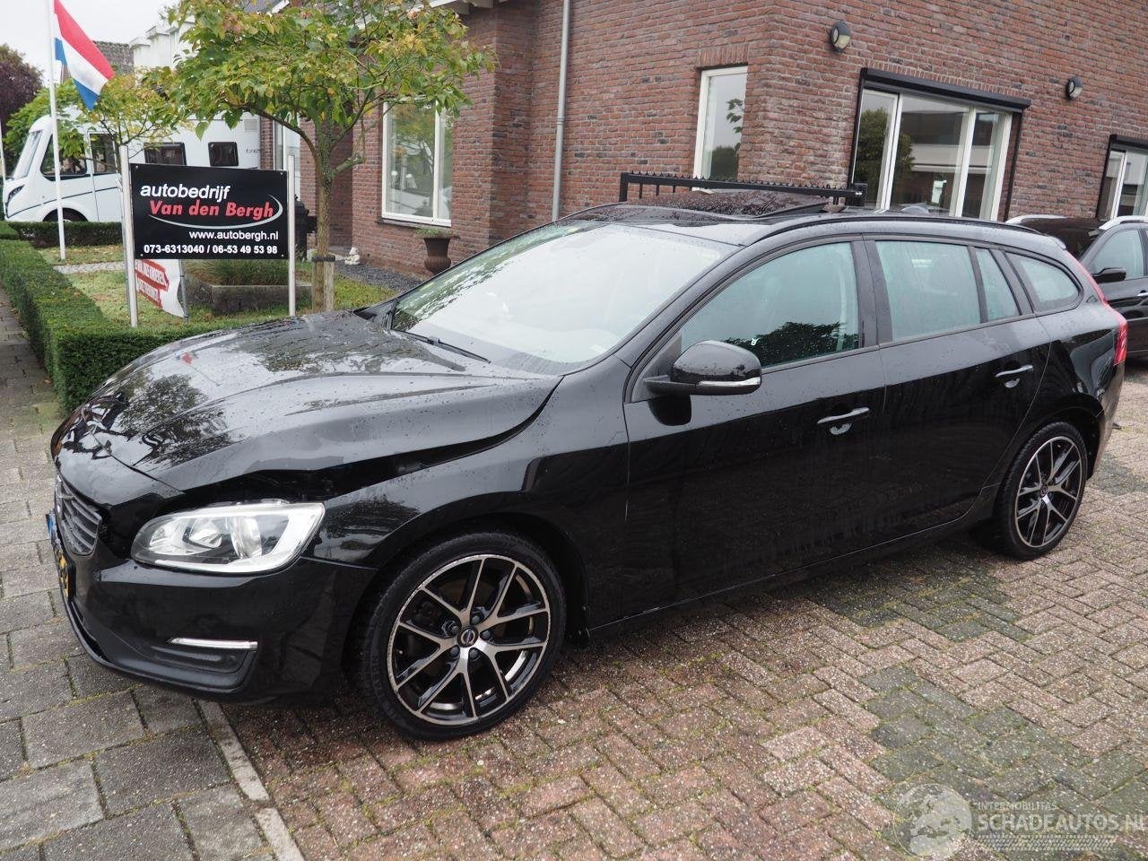 Volvo v-60 2.0 D2 Momentum (bj 2016), Auto diversen, Info@volvocars.com, Zwart, Stationwagon, Volvo