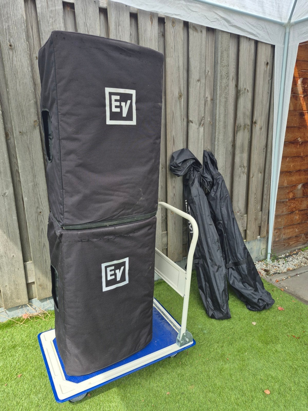 Electro Voice ETX 15P actieve speakers met K&M statieven