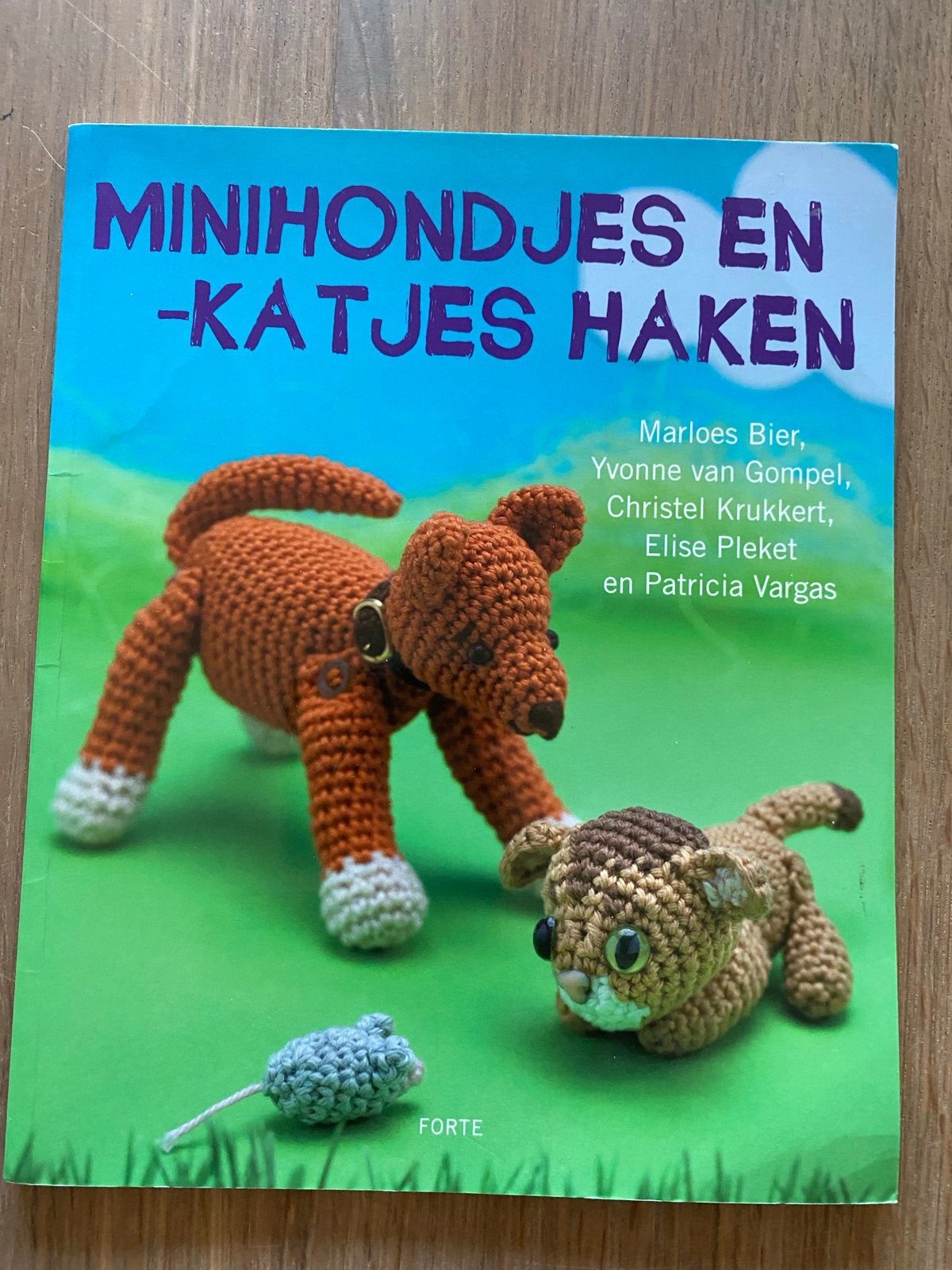 Minihondjes en -katjes haken - oa Christel Krukkert, Ophalen of Verzenden, Zo goed als nieuw, Breien en Haken